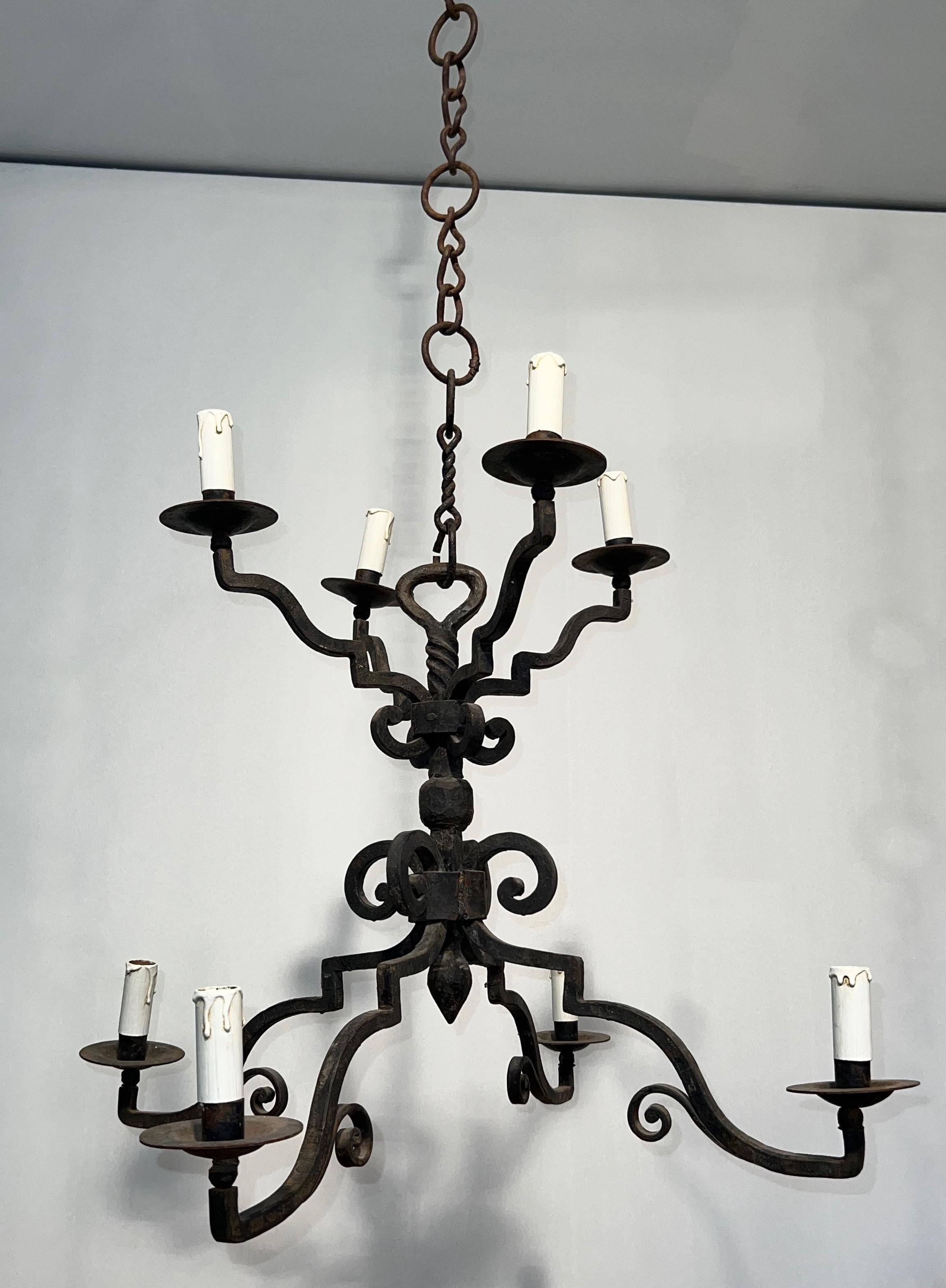 Lampadario a due piani in ferro battuto con 8 bracci in stile gotico in vendita 8