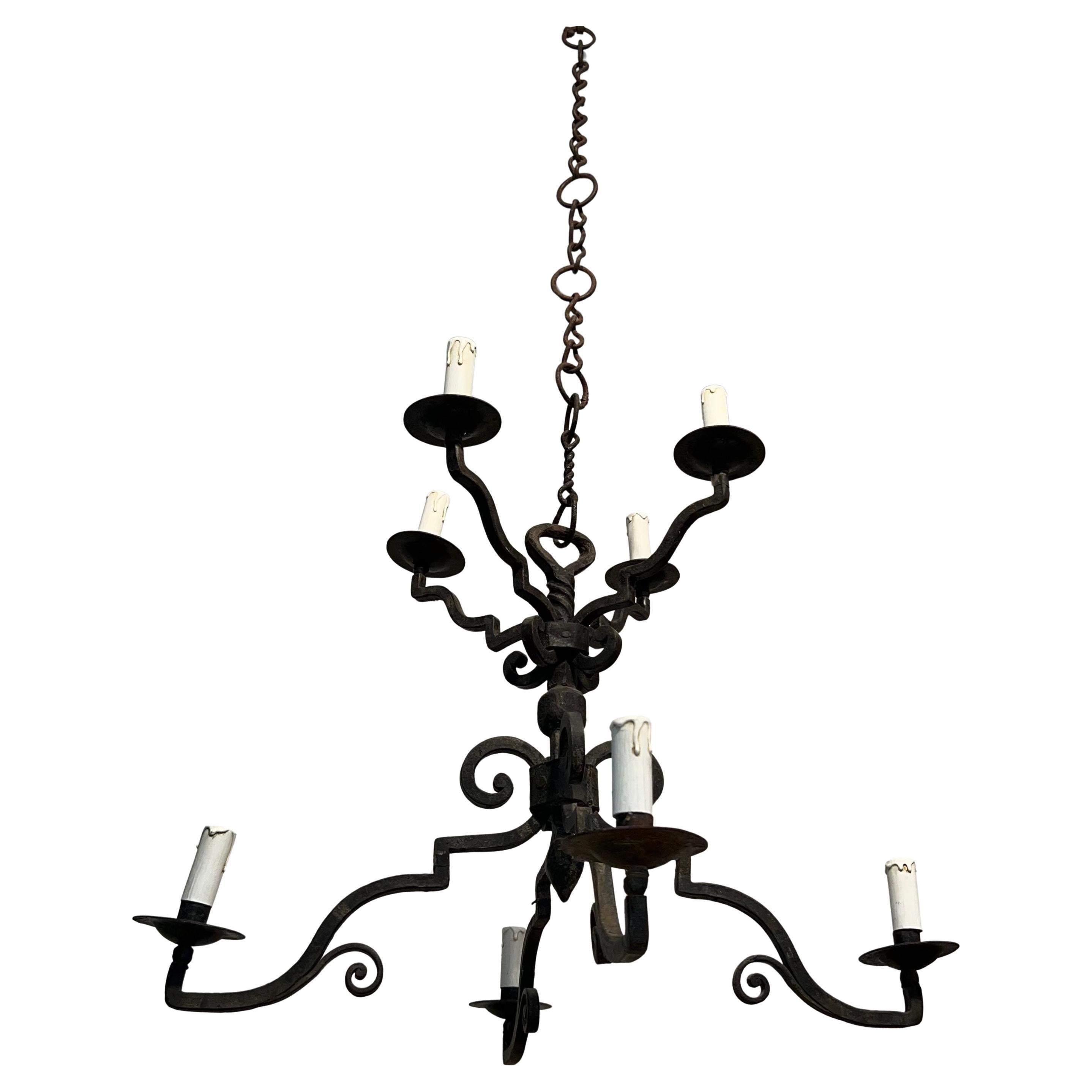 Lampadario a due piani in ferro battuto con 8 bracci in stile gotico in vendita