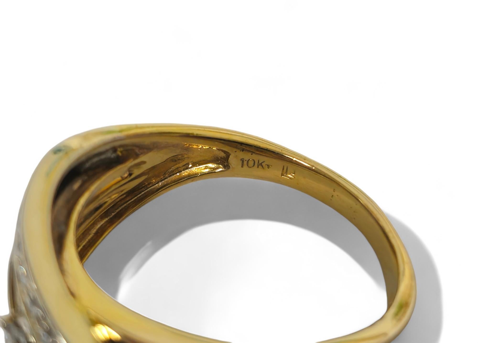Medieval Two Tone 0.40 Carat Diamond Wedding Band For Womens For Sale