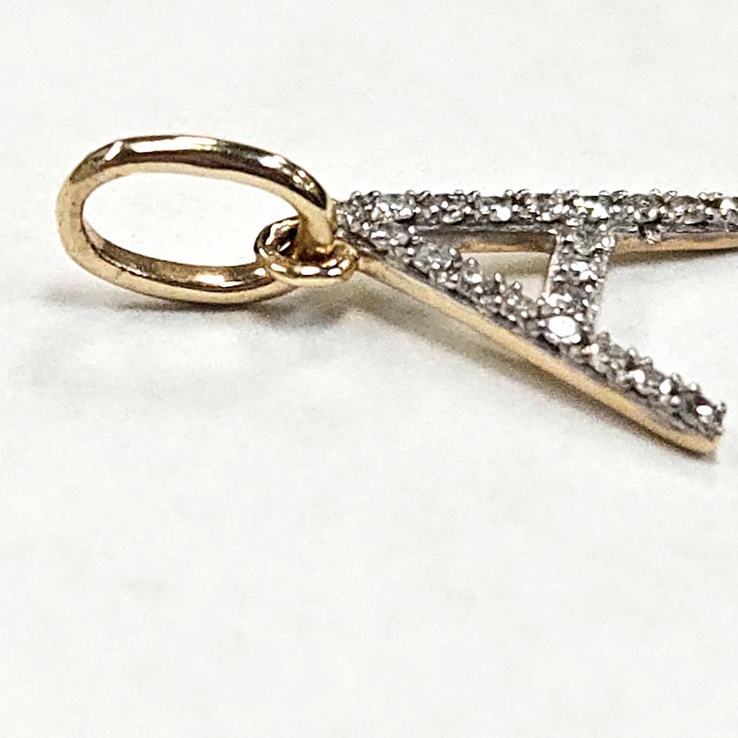 Moderne Pendentif en or 10K bicolore pavé de diamants avec initiale 