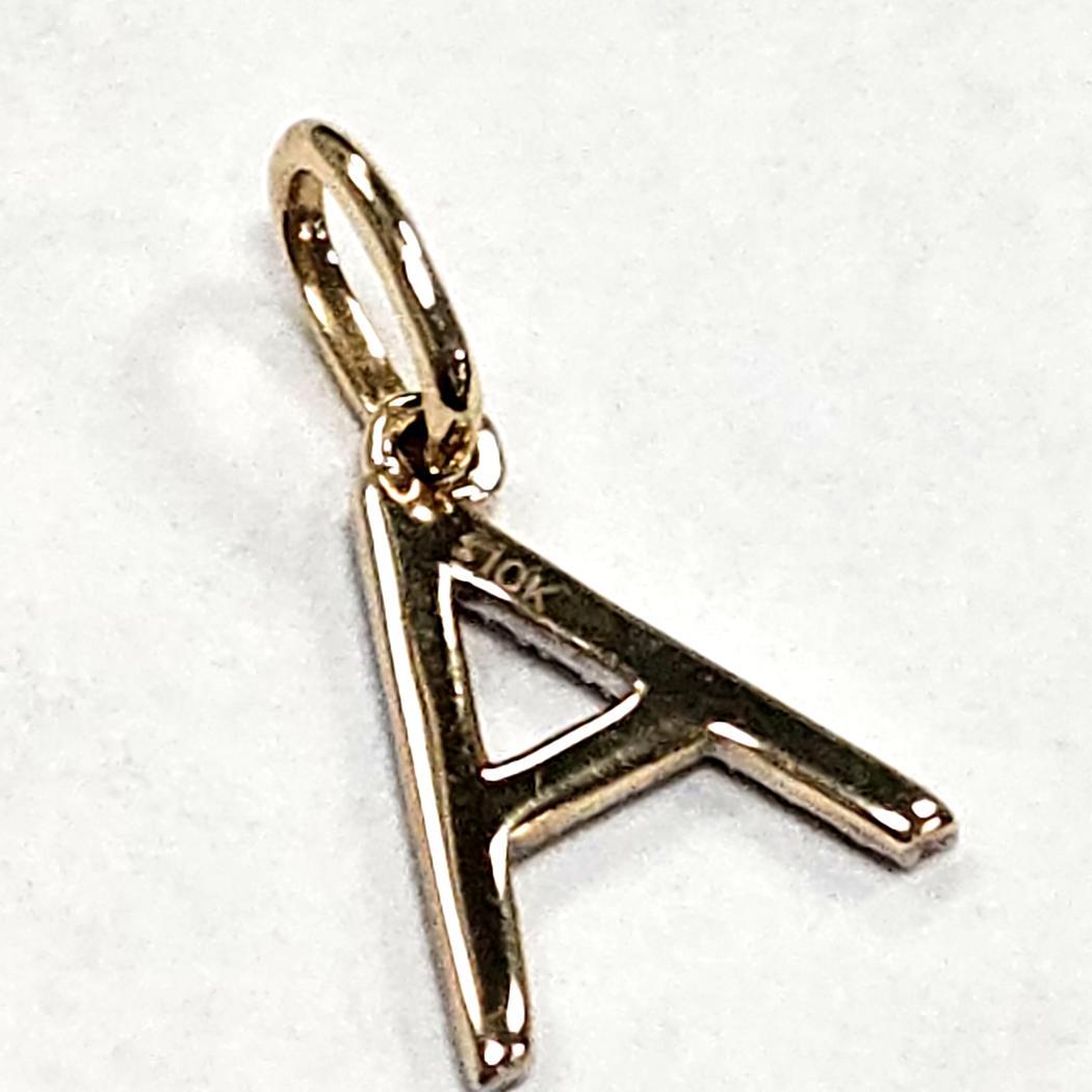 Pendentif en or 10K bicolore pavé de diamants avec initiale 