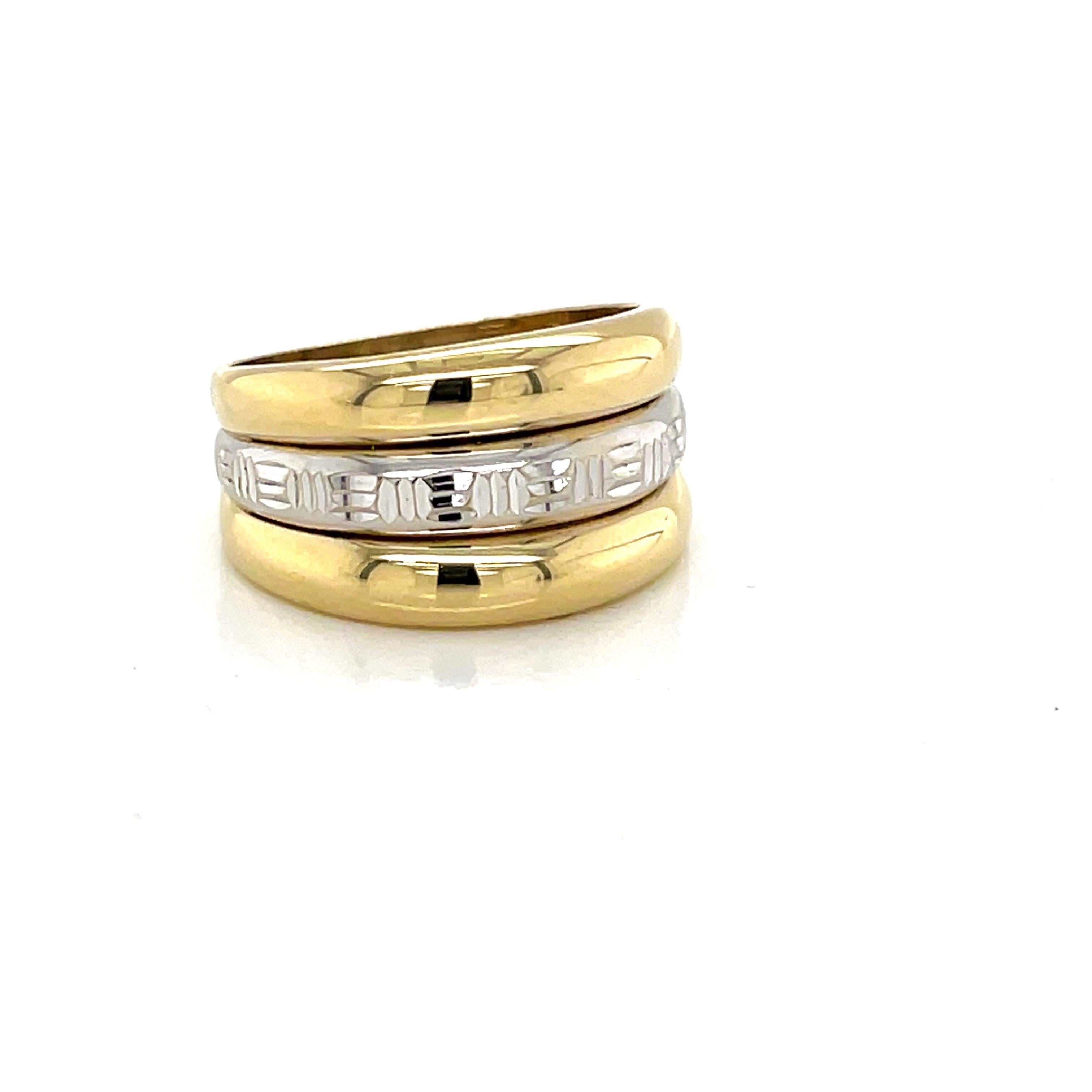 Two Tone 14 Karat Gold Band Ring W Greek Key Detail In Good Condition For Sale In Mount Kisco, NY