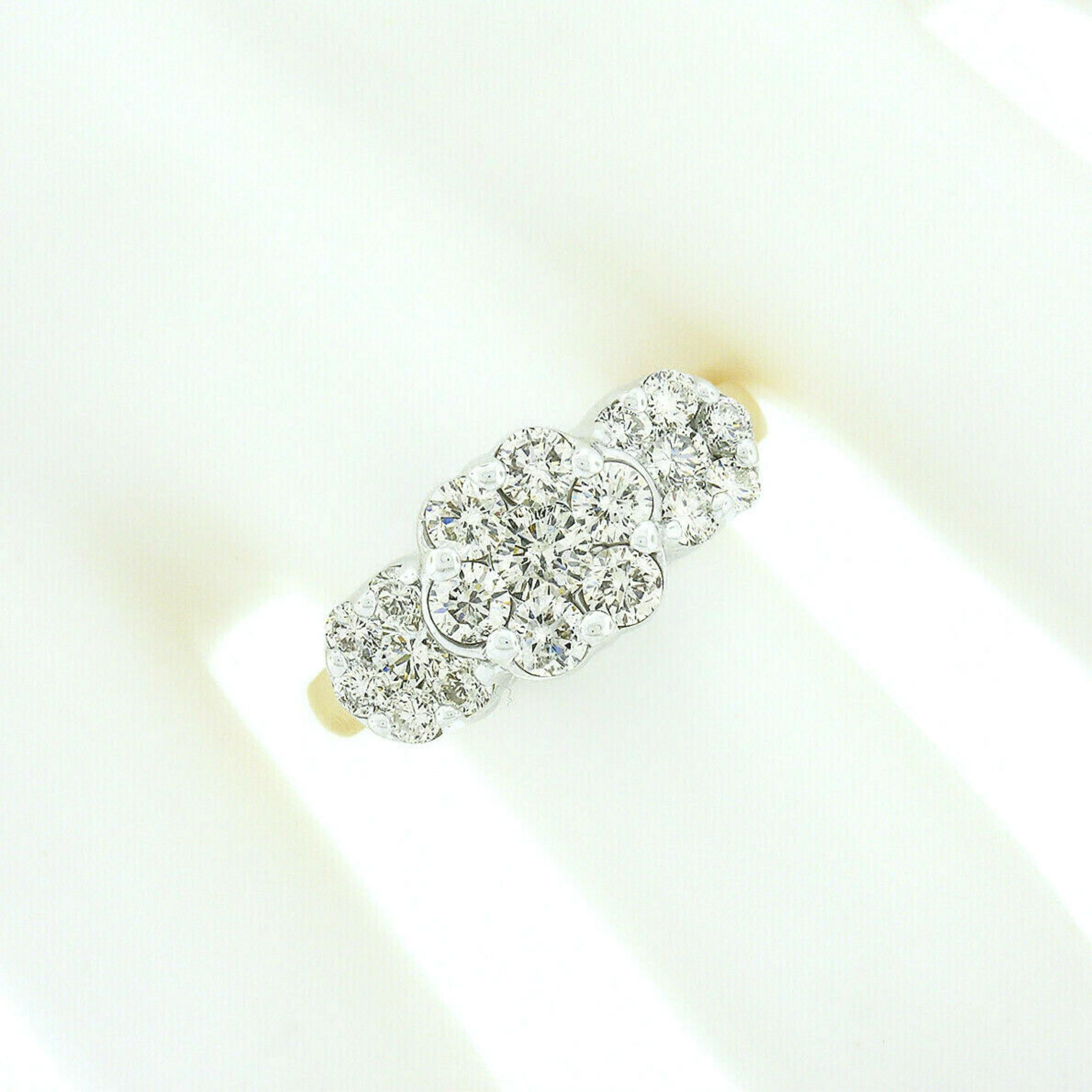 Dreifarbiger 14k Gold 1,35 Karat runder Brillant Diamant 3 Blume Cluster Band Ring (Rundschliff)