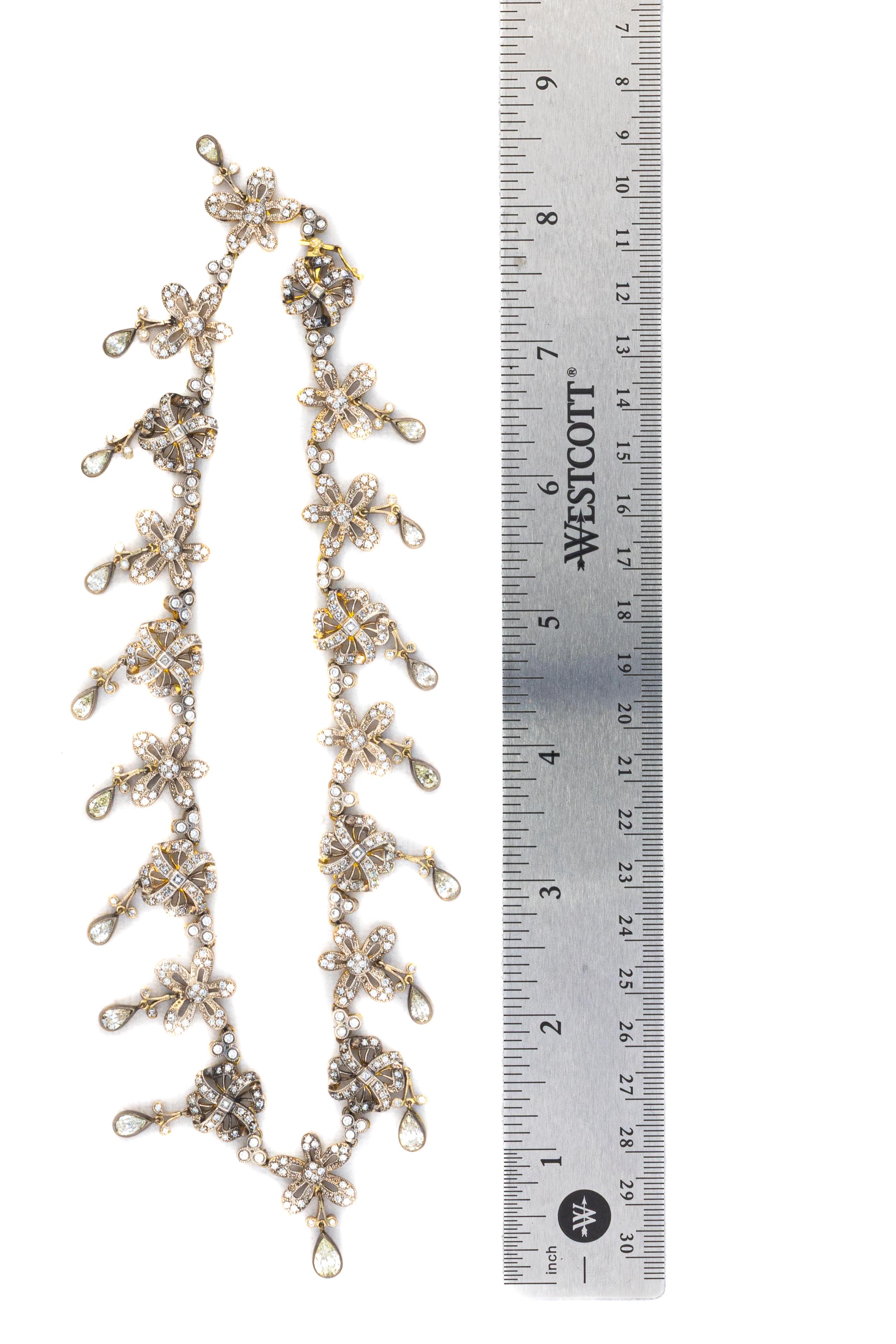 Two-Tone 18 Karat Gold Diamond Floral Necklace In Excellent Condition For Sale In New York, NY