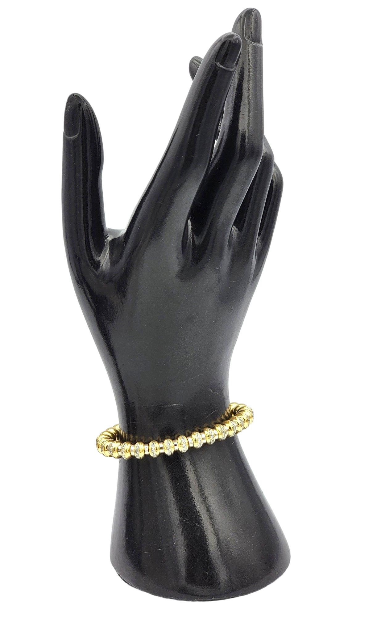 Bracciale flessibile bicolore in oro 18 carati con pavé di diamanti in vendita 2