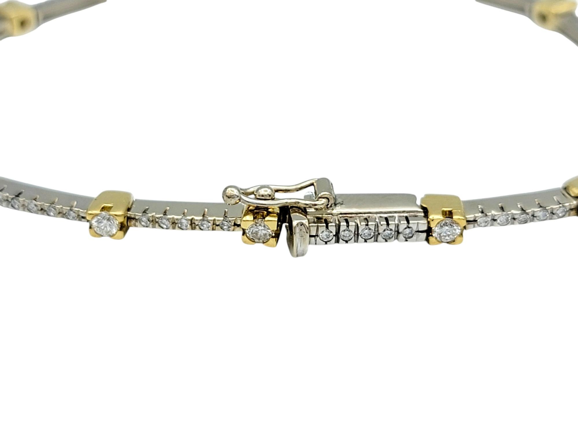 Bracelet à maillons bicolore en or 18 carats avec diamants ronds et brillants étroits Bon état - En vente à Scottsdale, AZ