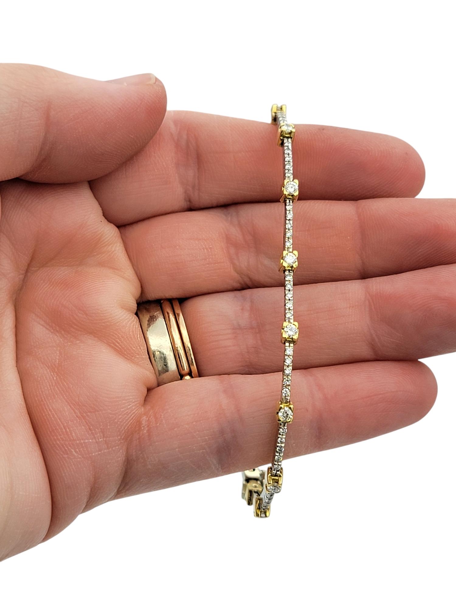Bracelet à maillons bicolore en or 18 carats avec diamants ronds et brillants étroits en vente 2