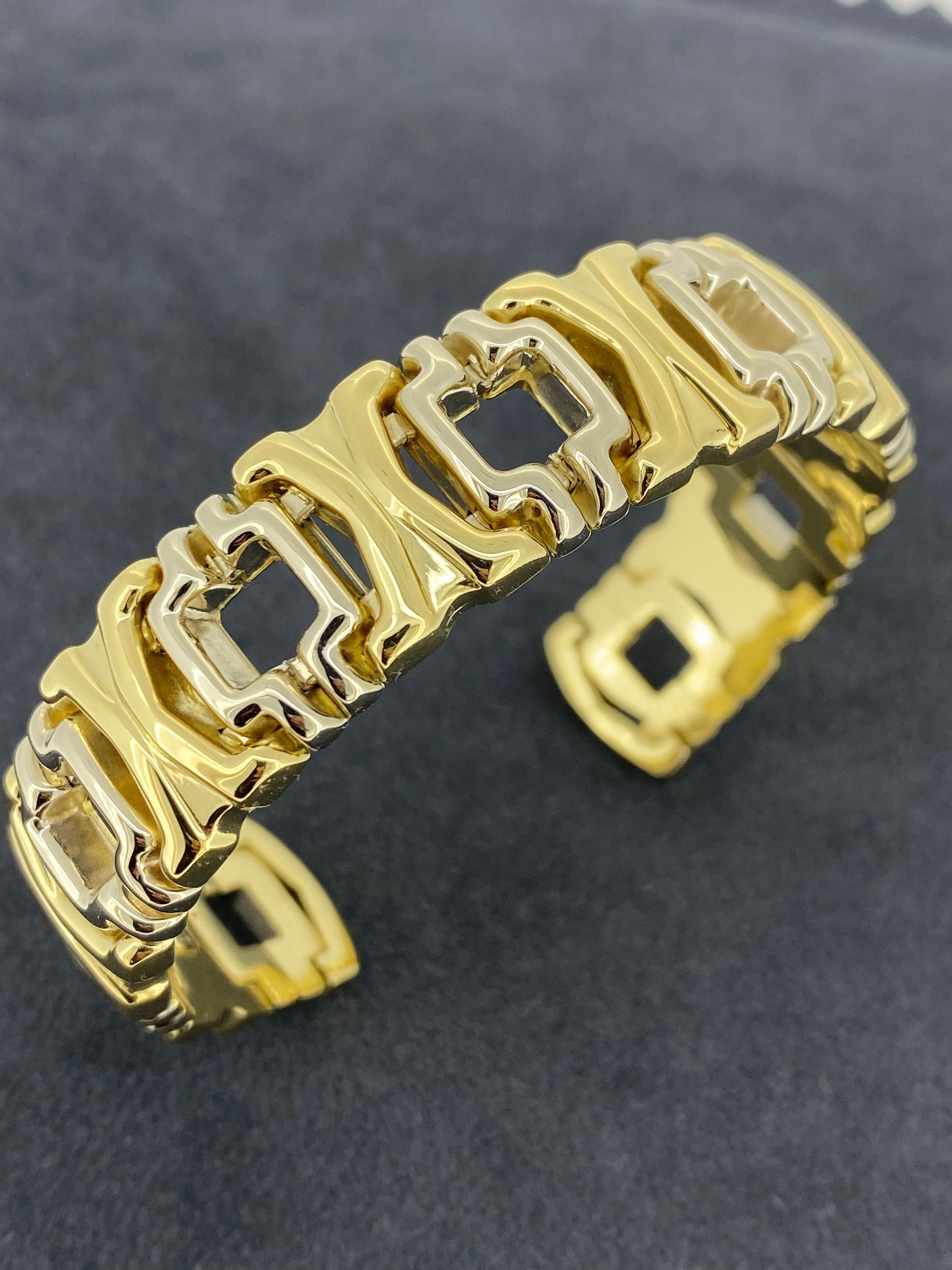 Moderne Bracelet manchette italien bicolore en or blanc et jaune 18 carats 750 Prix de vente 9500 $ ! en vente