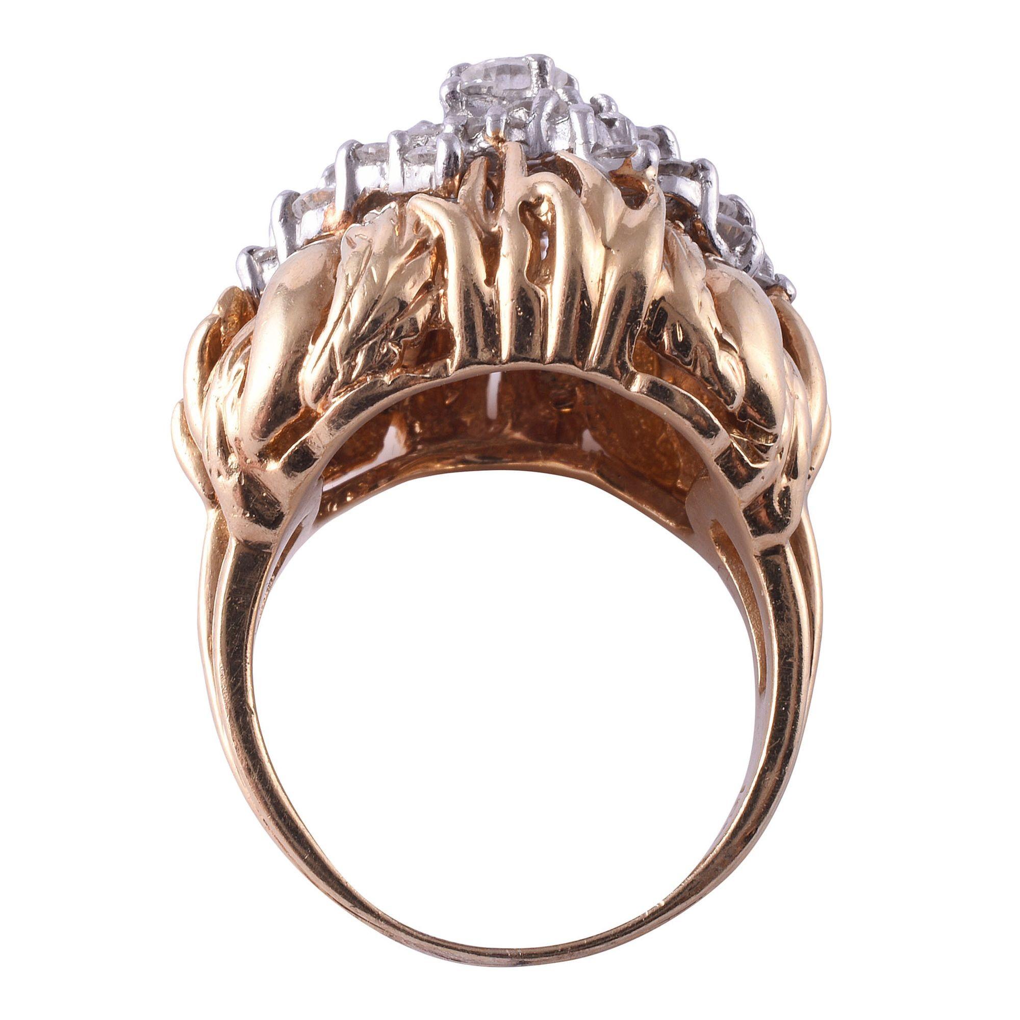 Taille ronde Bague bicolore en or 18 carats avec diamants en vente