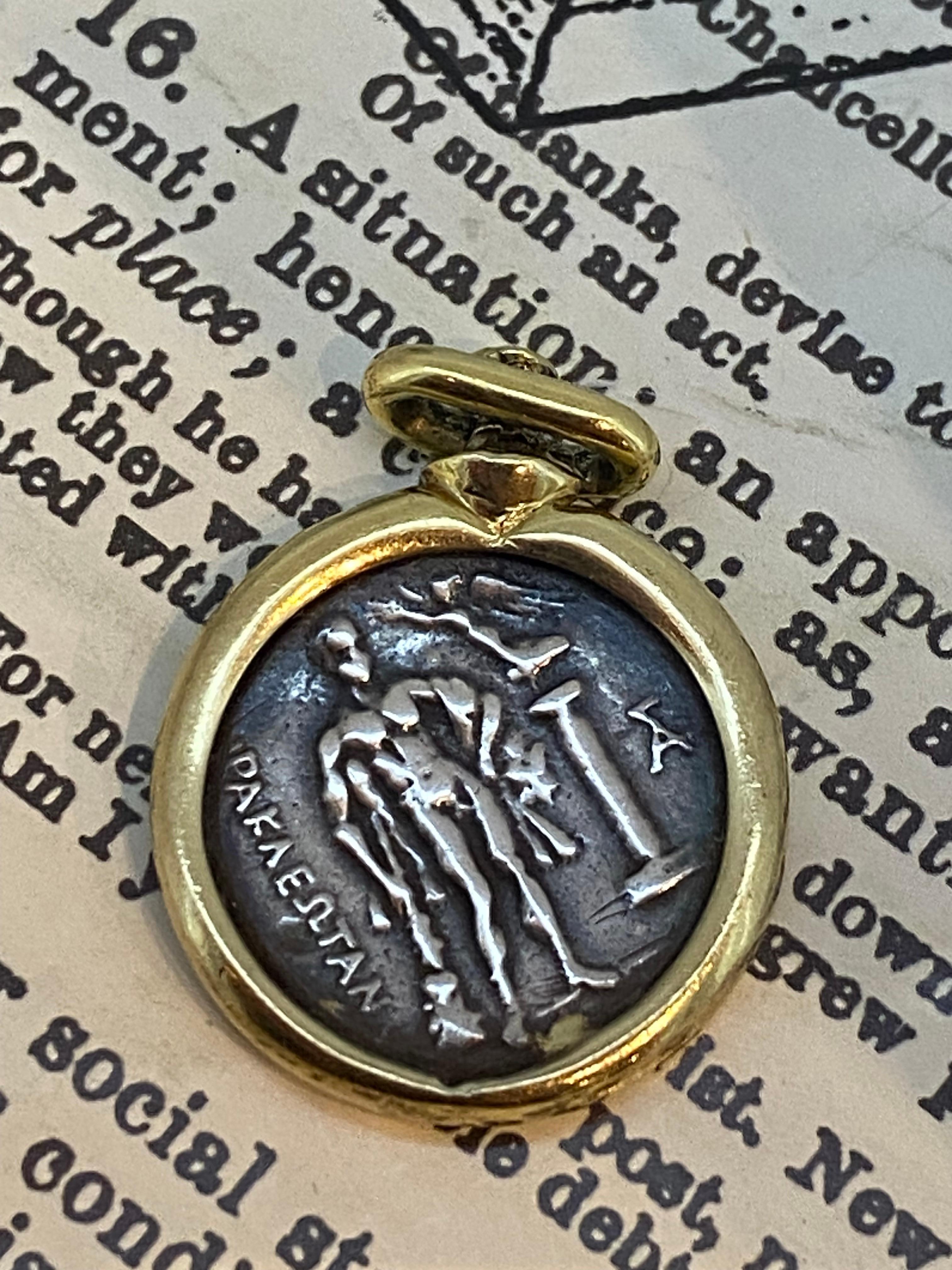 Two-Tone 18K Yellow Gold Large Ancient Greek Coin Pendant In Excellent Condition For Sale In MELBOURNE, AU