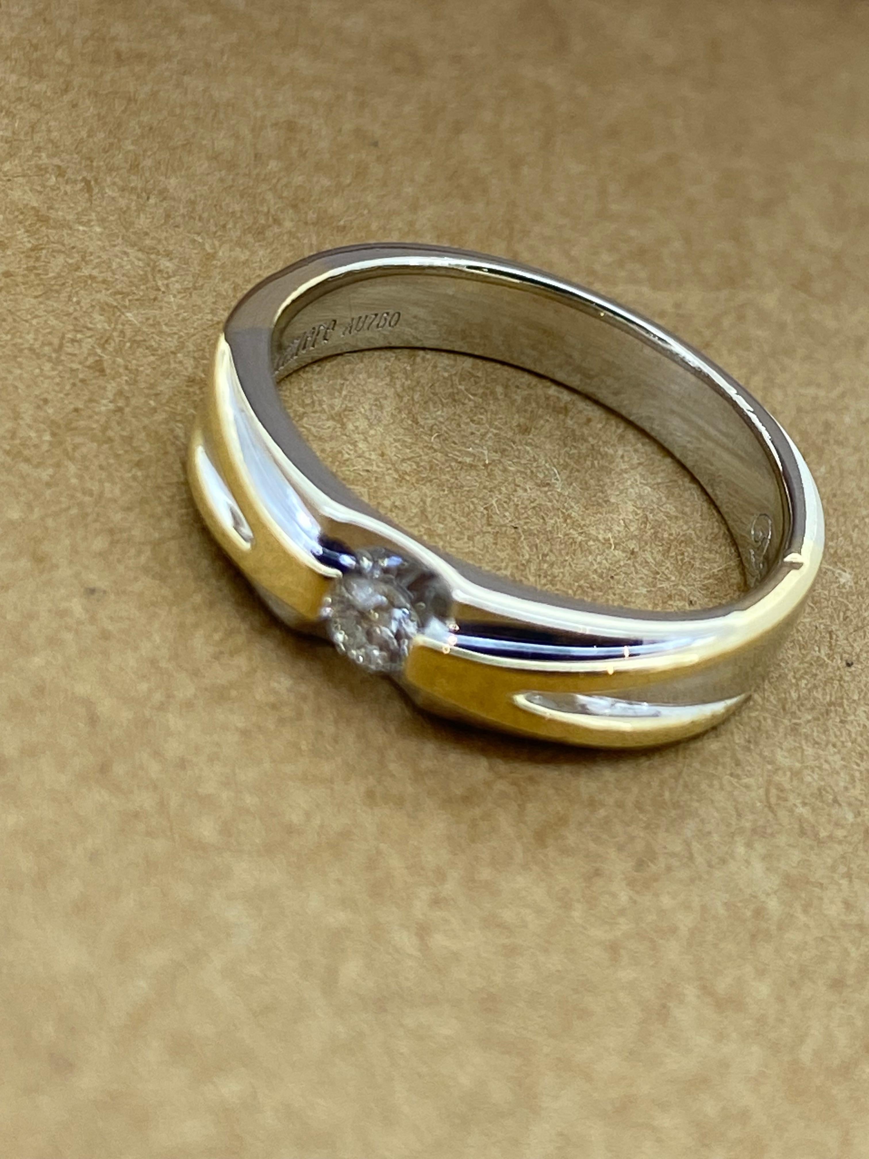 Two-Tone 18K Yellow & White Gold 0.10ct Round Cut Diamond Crisscross Unisex Ring For Sale 2