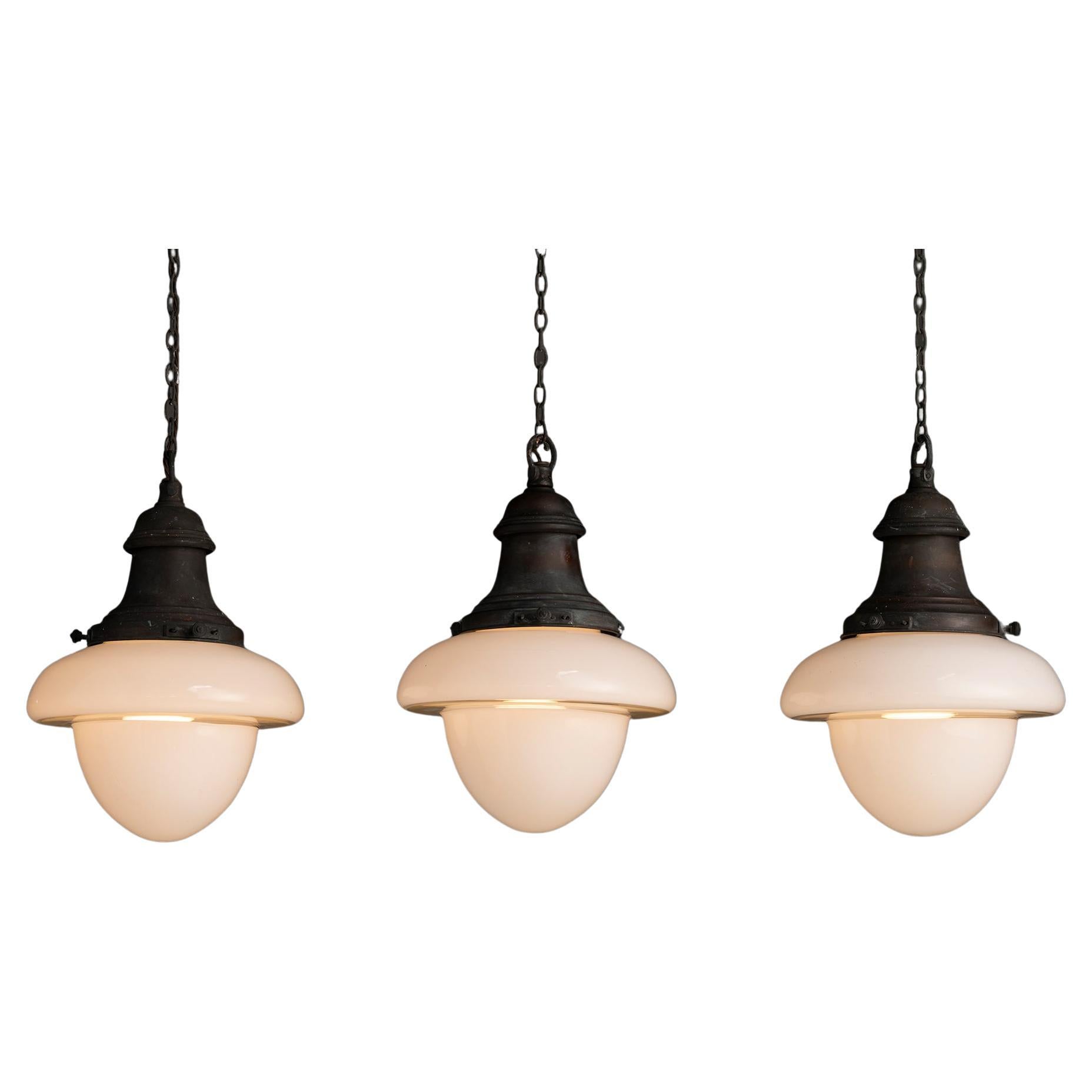 Two Tone Acorn Pendant, England circa 1920 For Sale