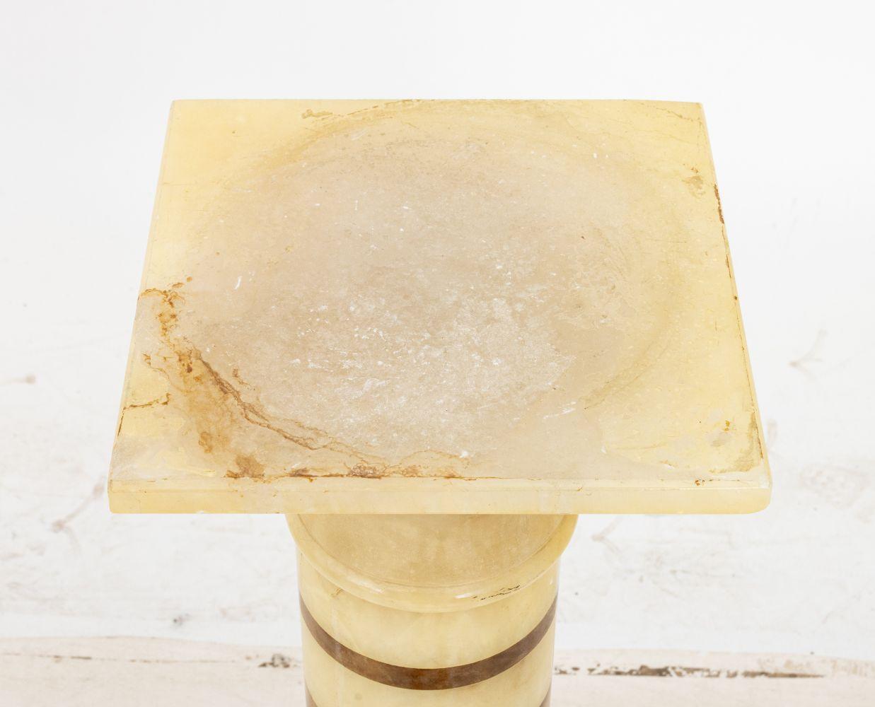 Two-Tone Alabaster Pedestal In Good Condition For Sale In Astoria, NY
