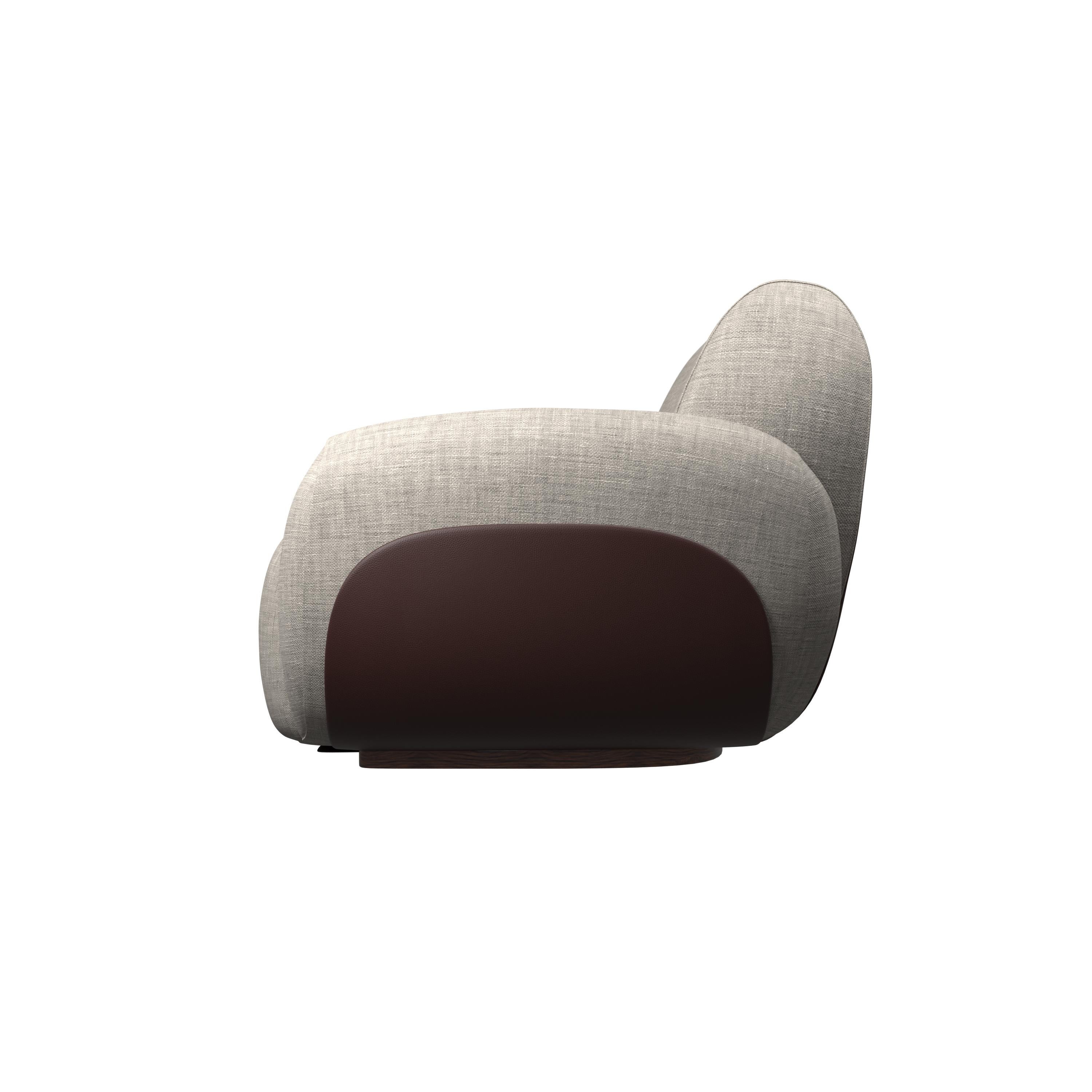 Organic Modern Two-tone armchair Kiritsu in light gray fabric and brown leather by Murmurio For Sale