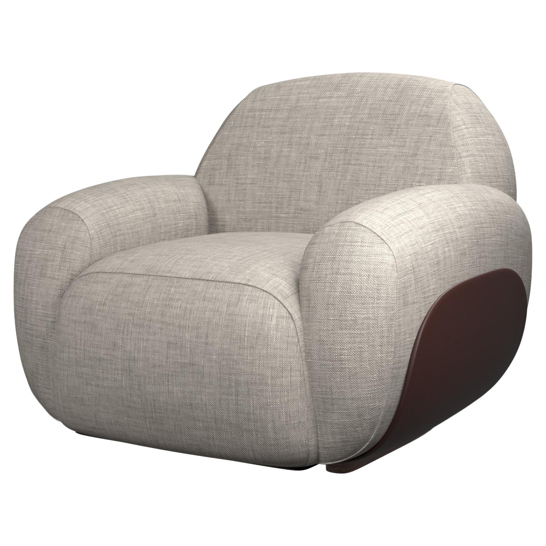 Two-tone armchair Kiritsu in light gray fabric and brown leather by Murmurio For Sale
