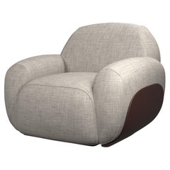 Two-tone armchair Kiritsu in light gray fabric and brown leather by Murmurio