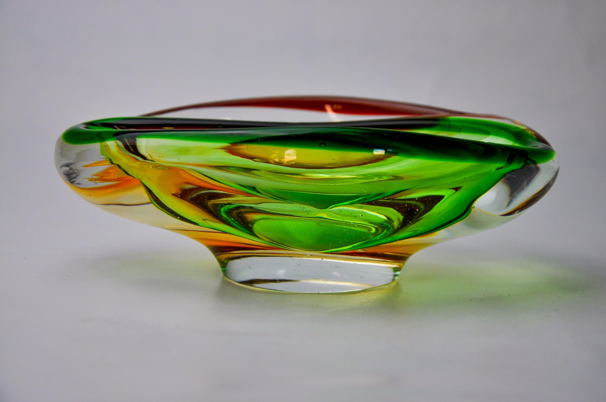 Superb and rare two-tone orange and green ashtray made for Seguso in Murano in the 1970s. Handcrafted glass using the 