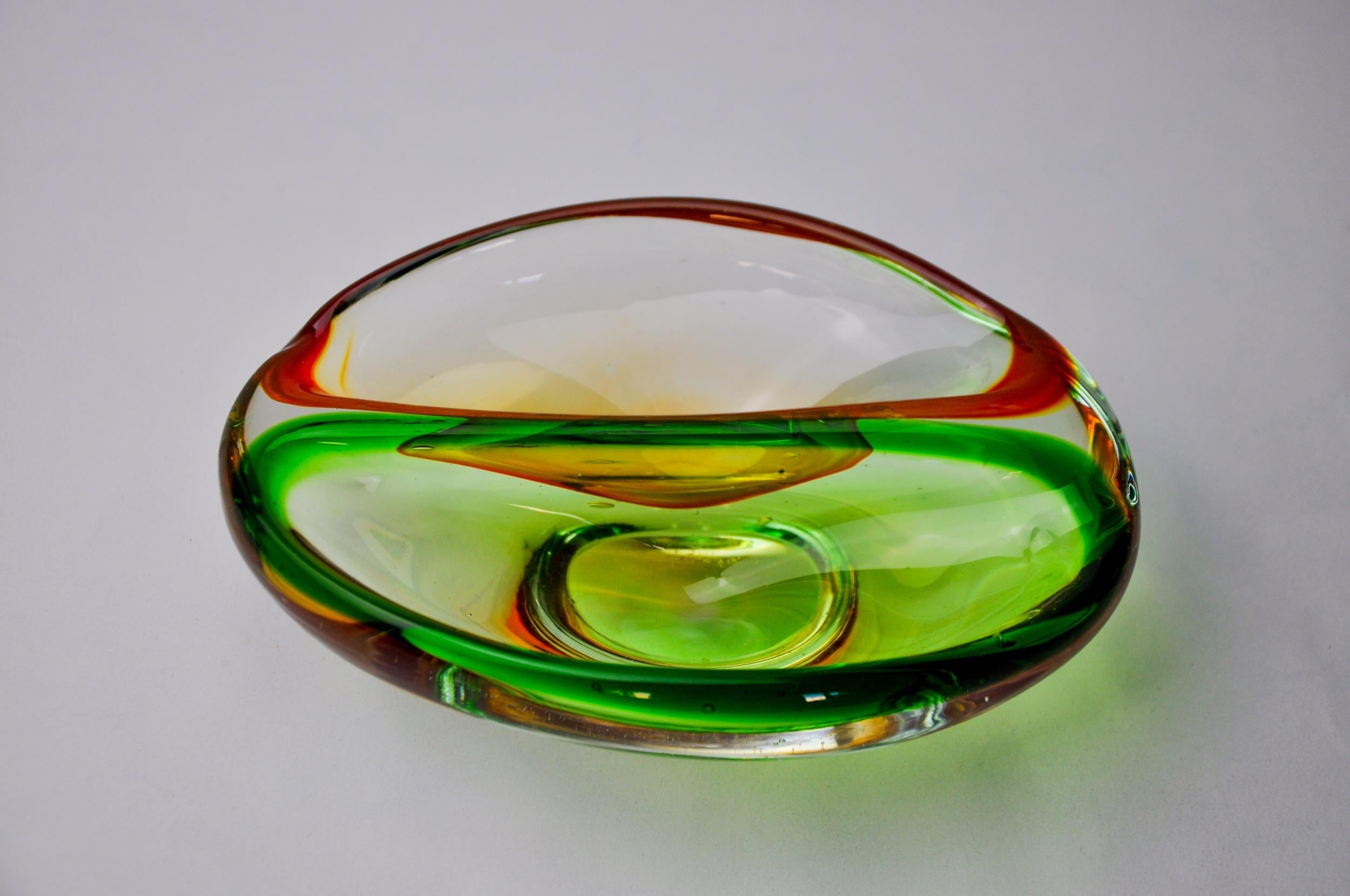 Two-tone ashtray by Seguso, Murano glass, Italy, 1970 In Good Condition For Sale In BARCELONA, ES