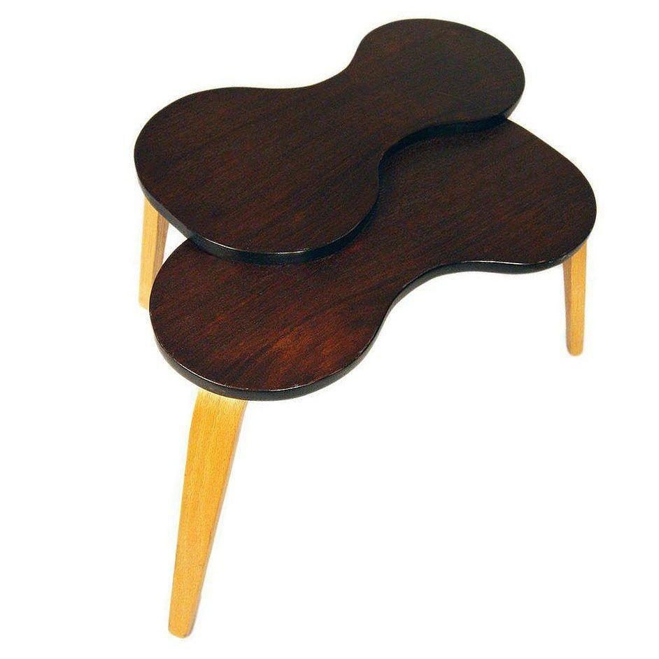 Rare Mid-Century Modern side table features a biomorphic top in a rich walnut stain resting on contrasting bent oak plywood legs. The tabletop features 2 biomorphic kidney shapes table tops fixed together, forming an asymmetric shape and stepped