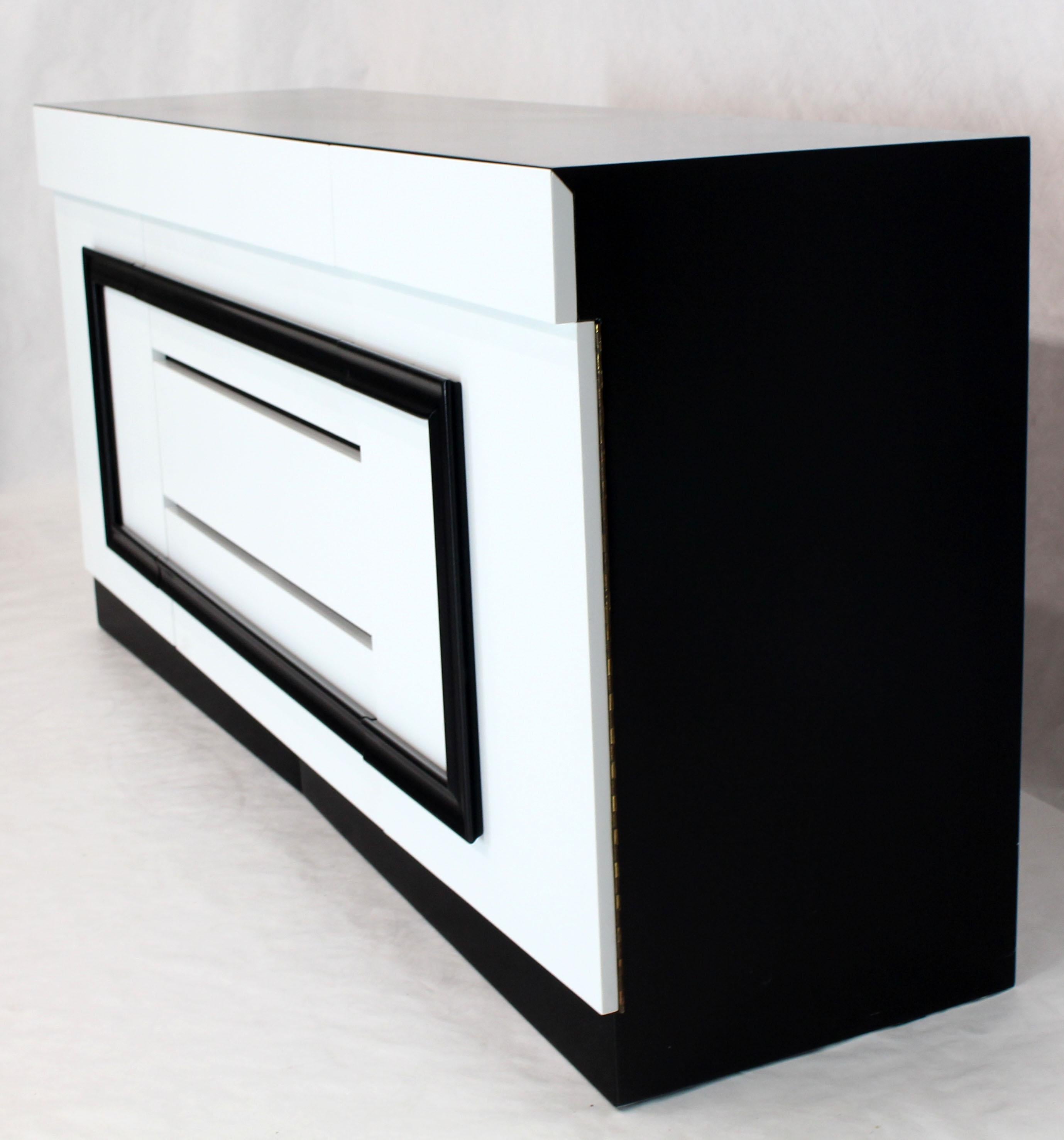 Two-Tone Black and White Lacquer 10 Drawers Dresser Cabinet For Sale 11