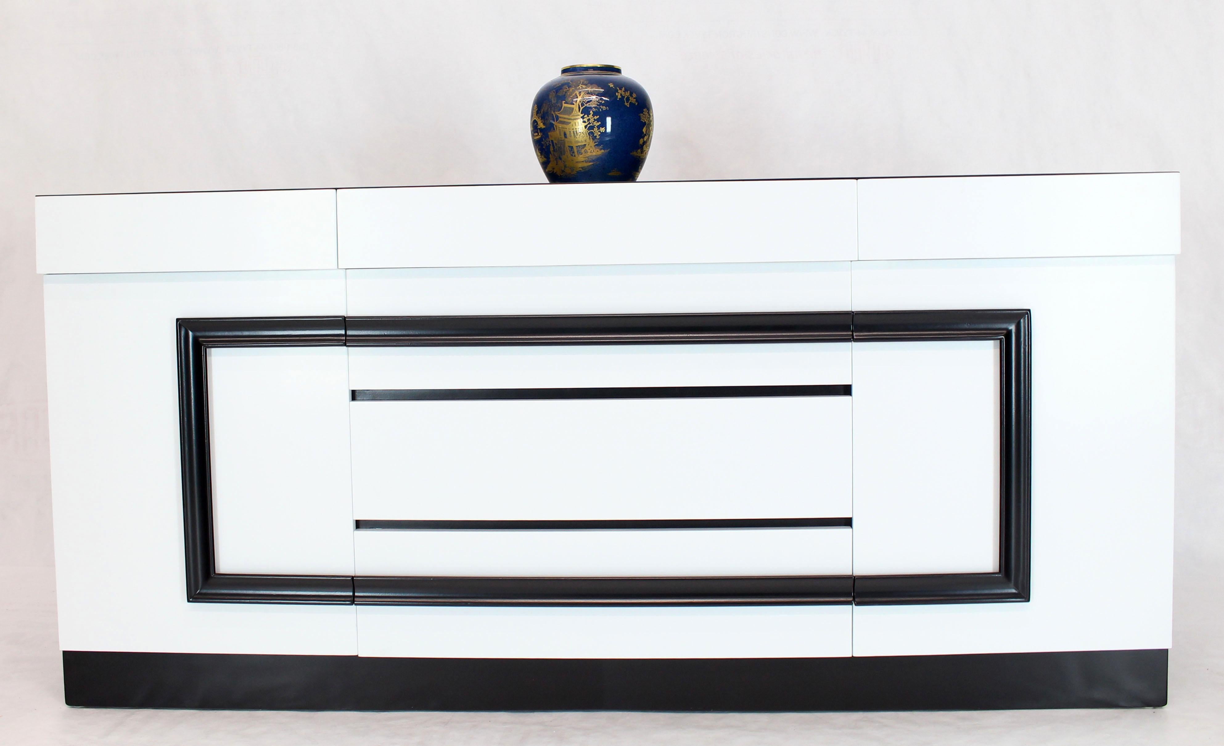 American Two-Tone Black and White Lacquer 10 Drawers Dresser Cabinet For Sale
