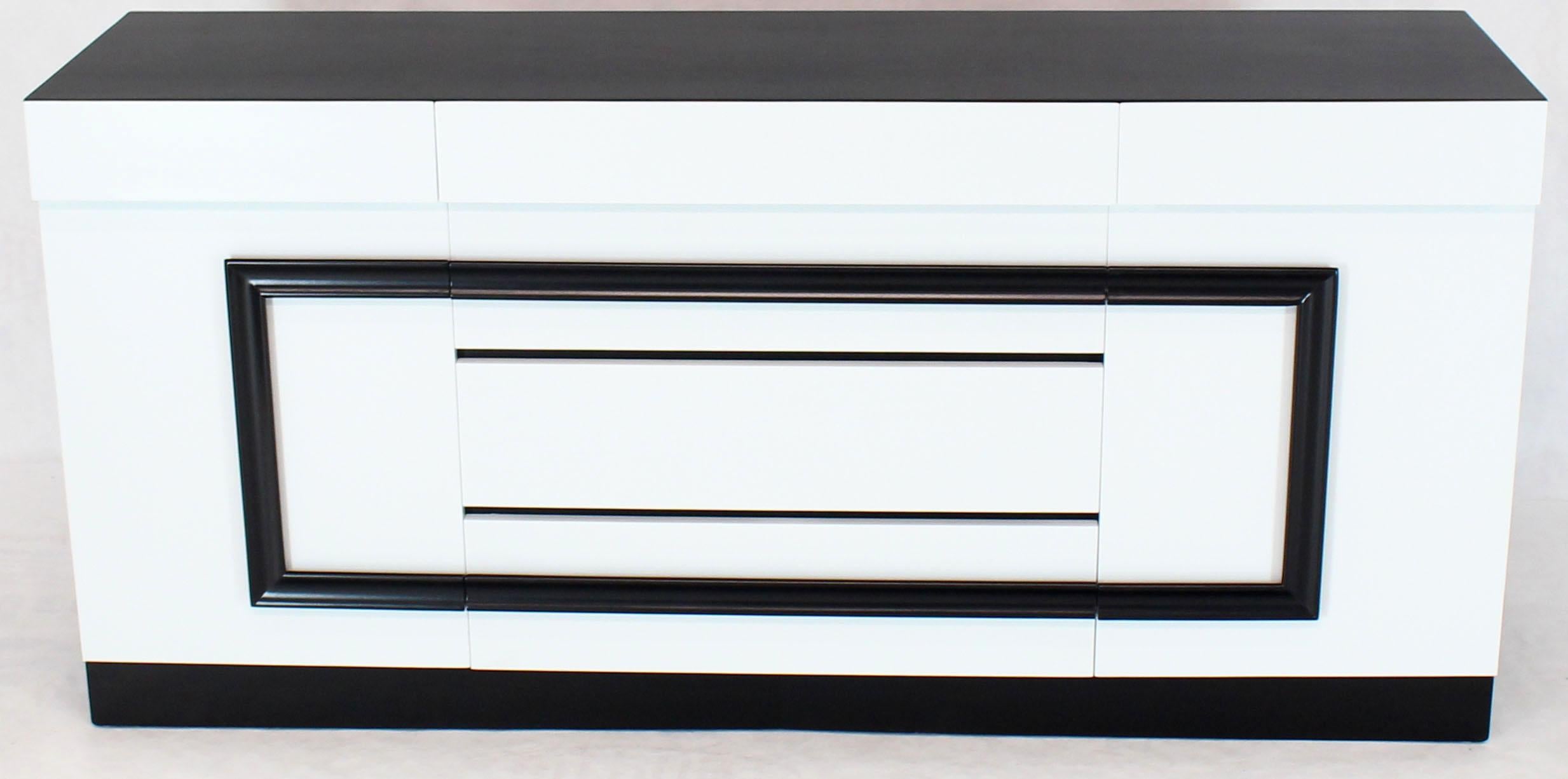 20th Century Two-Tone Black and White Lacquer 10 Drawers Dresser Cabinet For Sale