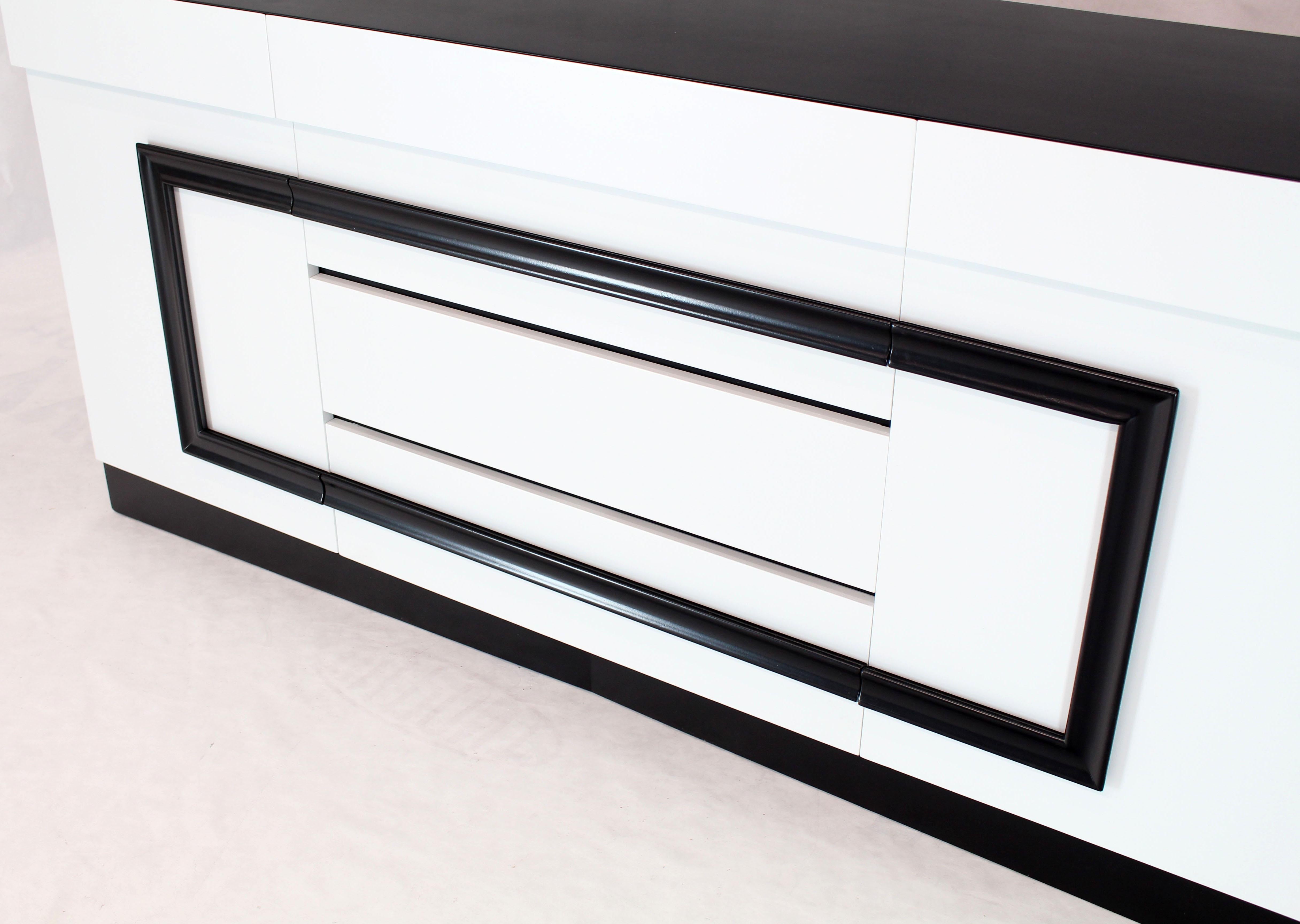Two-Tone Black and White Lacquer 10 Drawers Dresser Cabinet For Sale 1