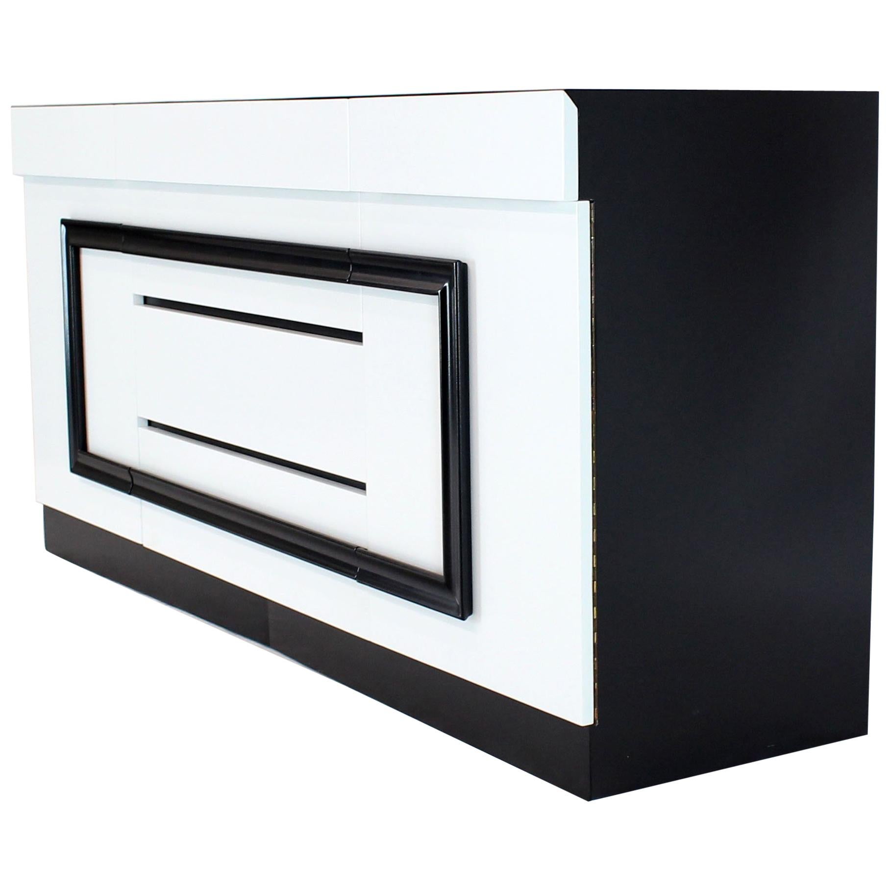 Two-Tone Black and White Lacquer 10 Drawers Dresser Cabinet For Sale
