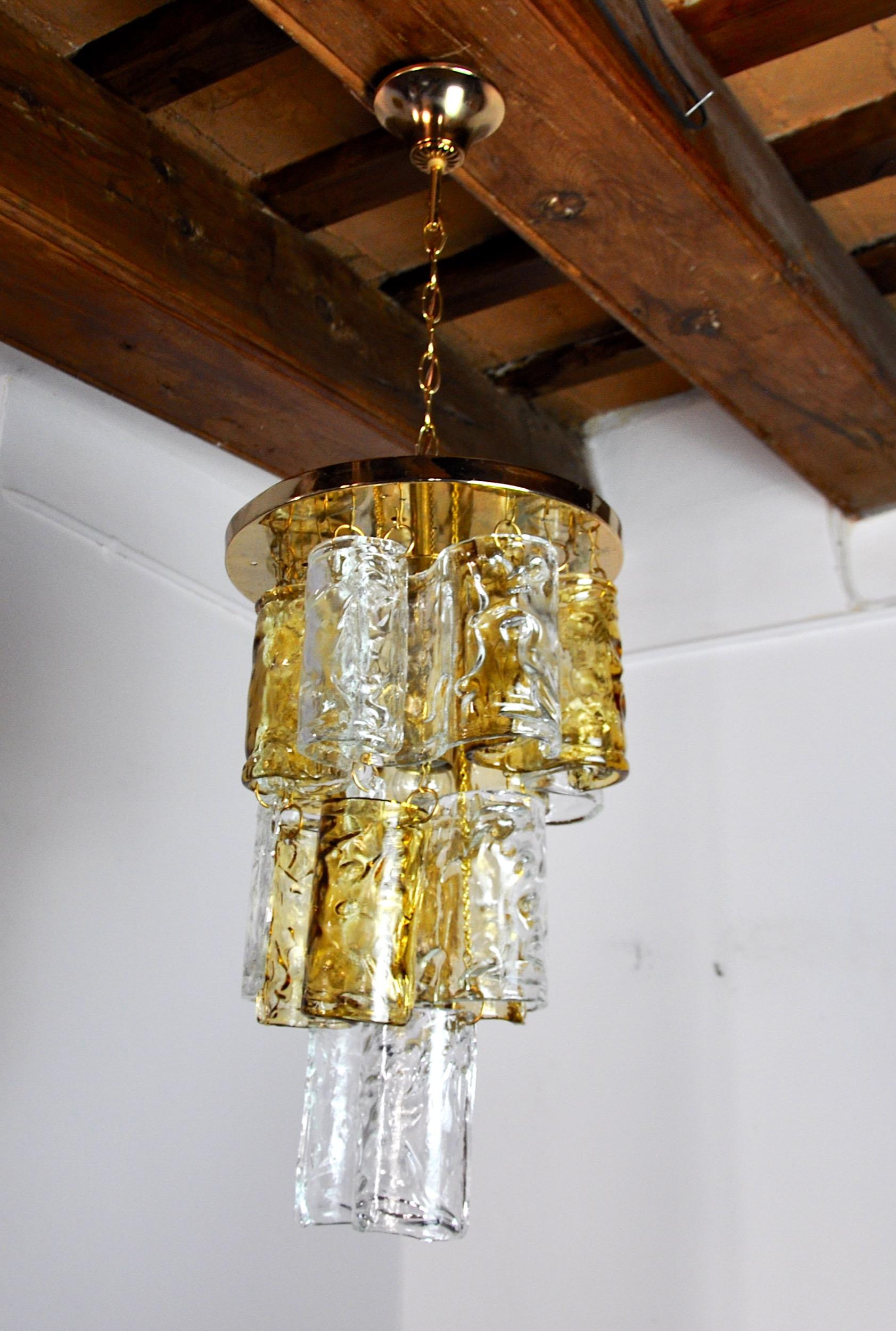 Hollywood Regency Two-tone chandelier by Zero Quattro 3 levels orange and transparent murano glass For Sale