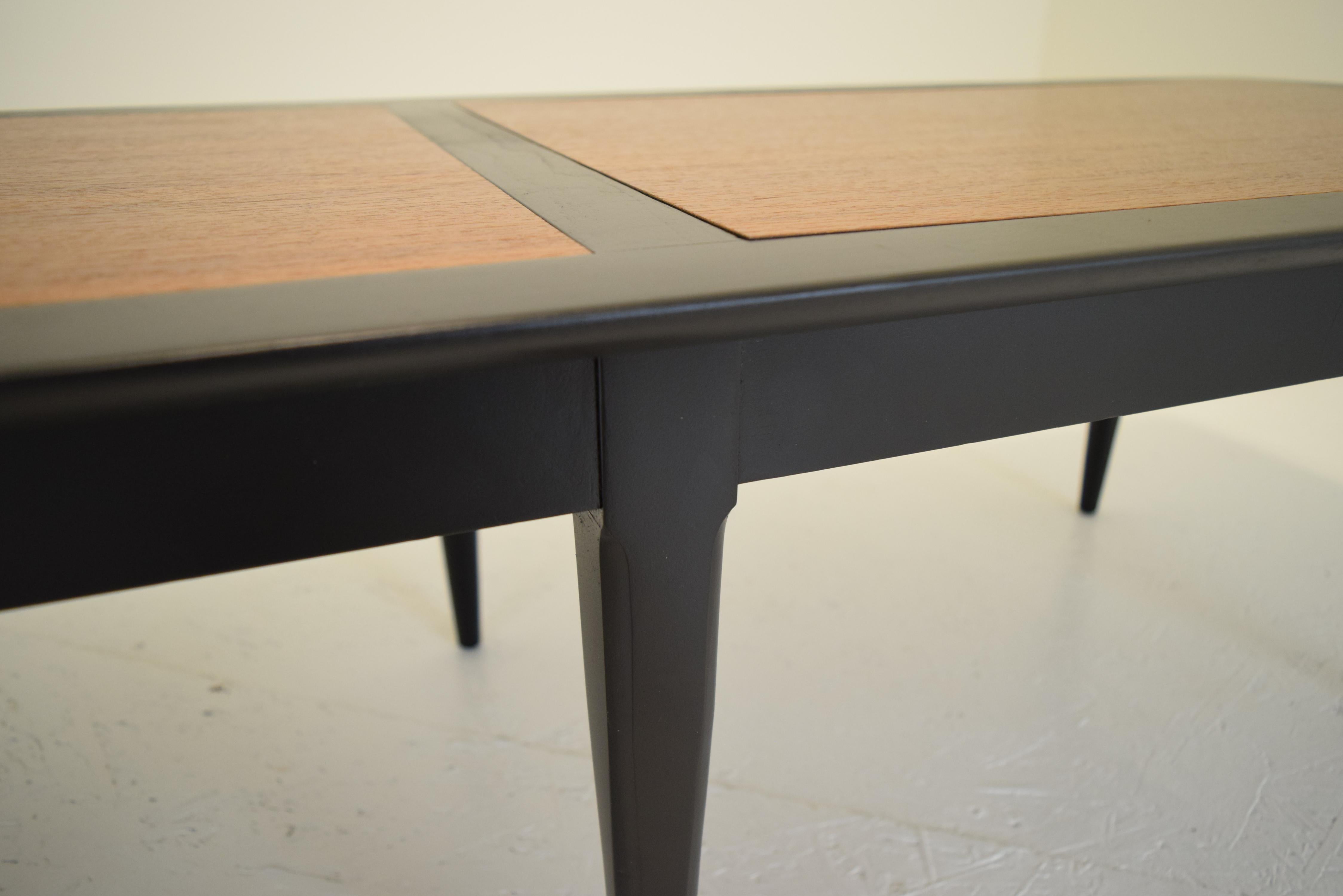 Two-Tone Coffee Table in Teak and Black Lacquer For Sale 2