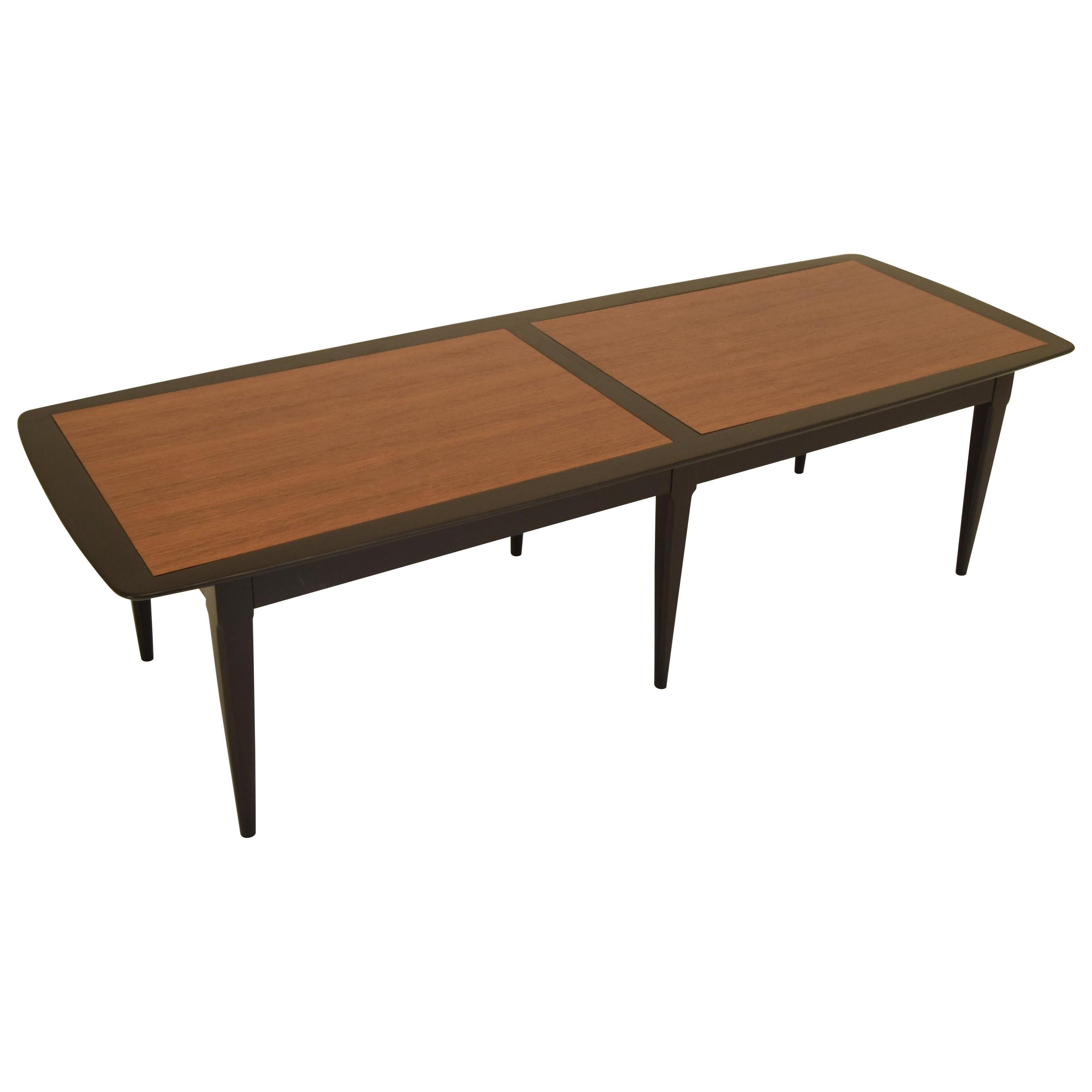 Two-Tone Coffee Table in Teak and Black Lacquer For Sale