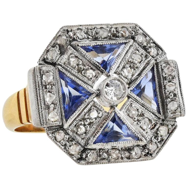 Ring mit zweifarbigem Diamanten und Saphiren im Angebot