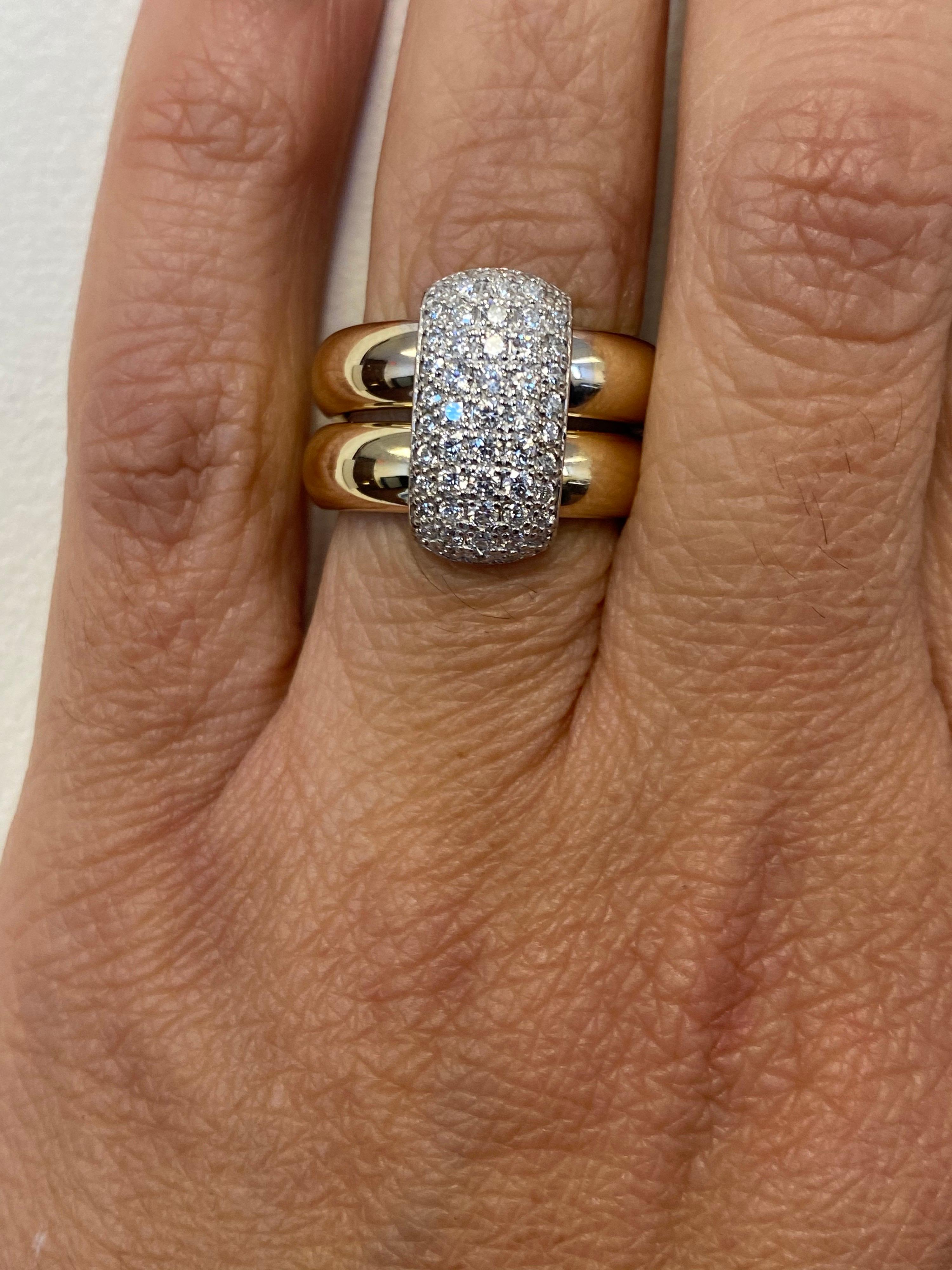 Taille ronde Bague « Pave » en or 14 carats avec diamants bicolores en vente