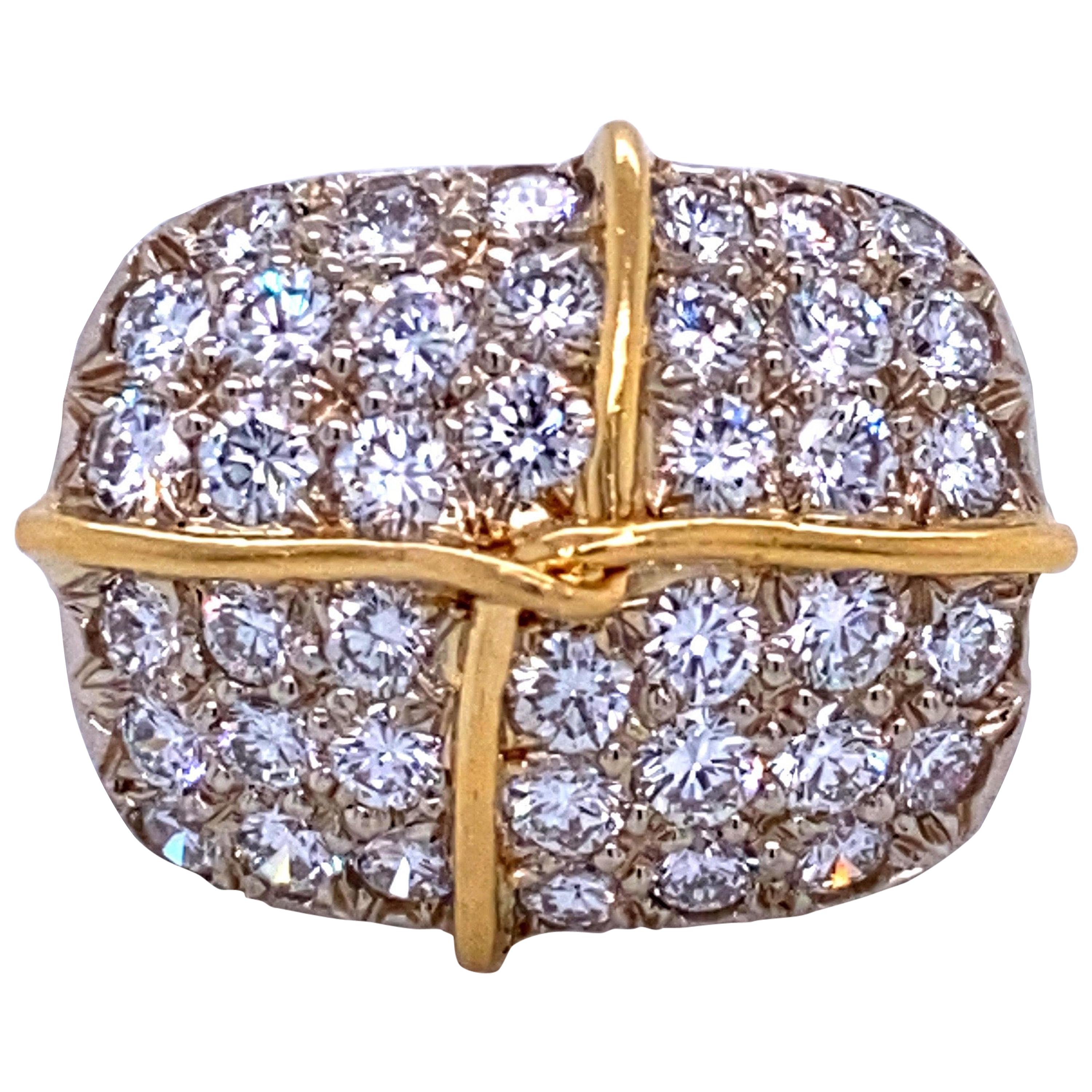 Bague ruban en or jaune et blanc 18 carats avec diamants bicolores de 2,64 carats en vente