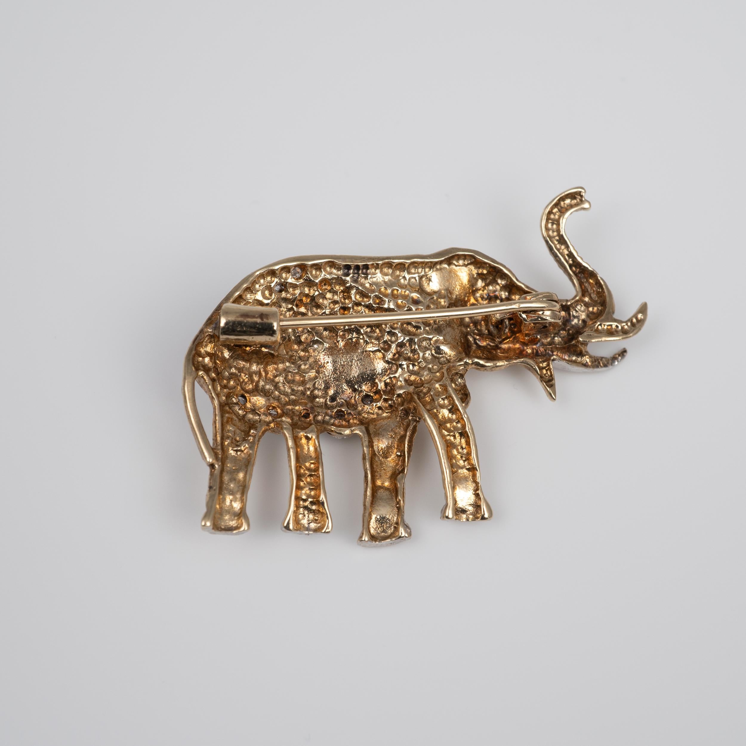 Two-Tone Diamond Ruby Elephant Brooch UK Hallmarks, circa 1980s In Good Condition In Preston, Lancashire