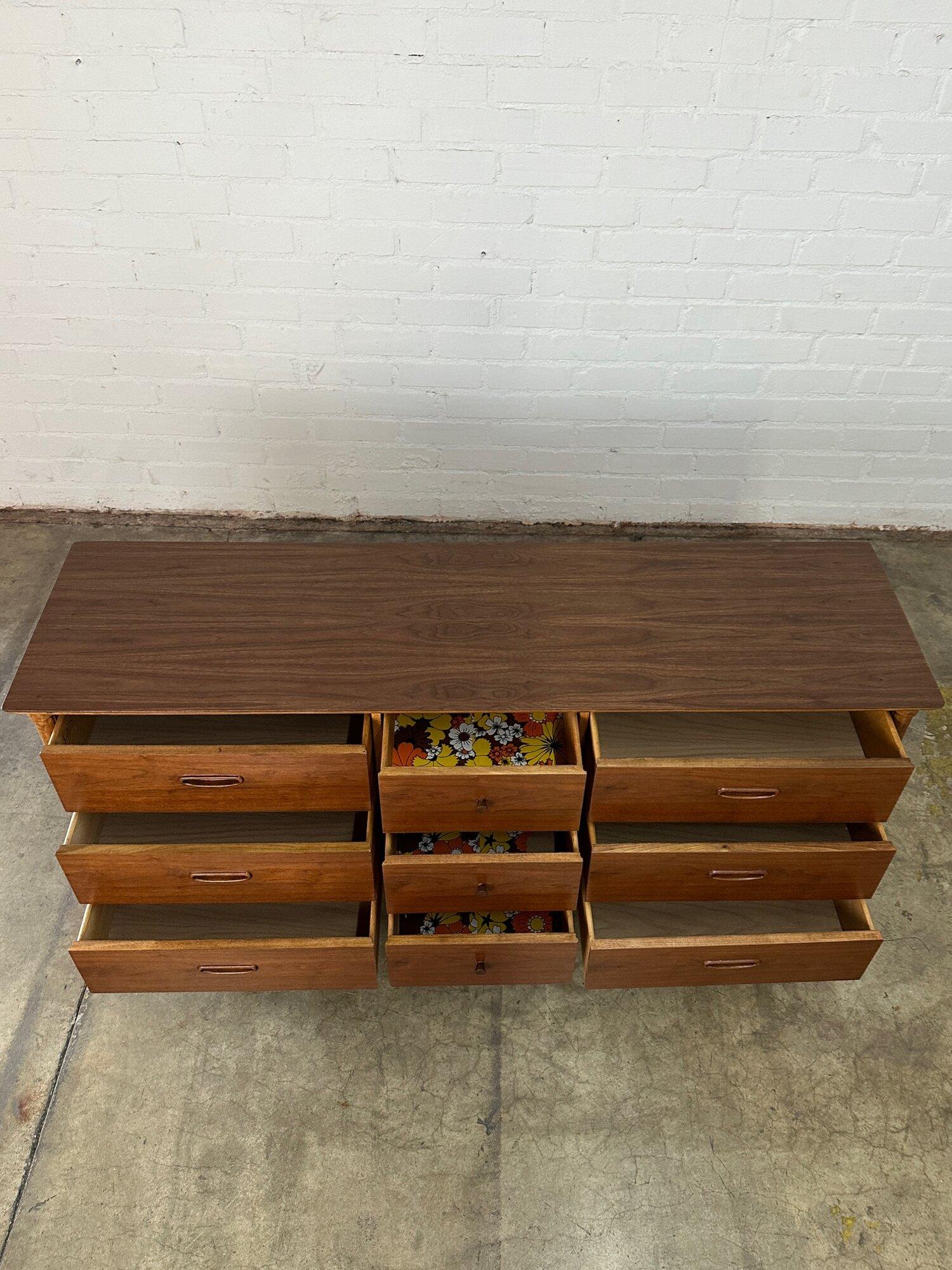 Two tone dresser by Lane In Good Condition For Sale In Los Angeles, CA