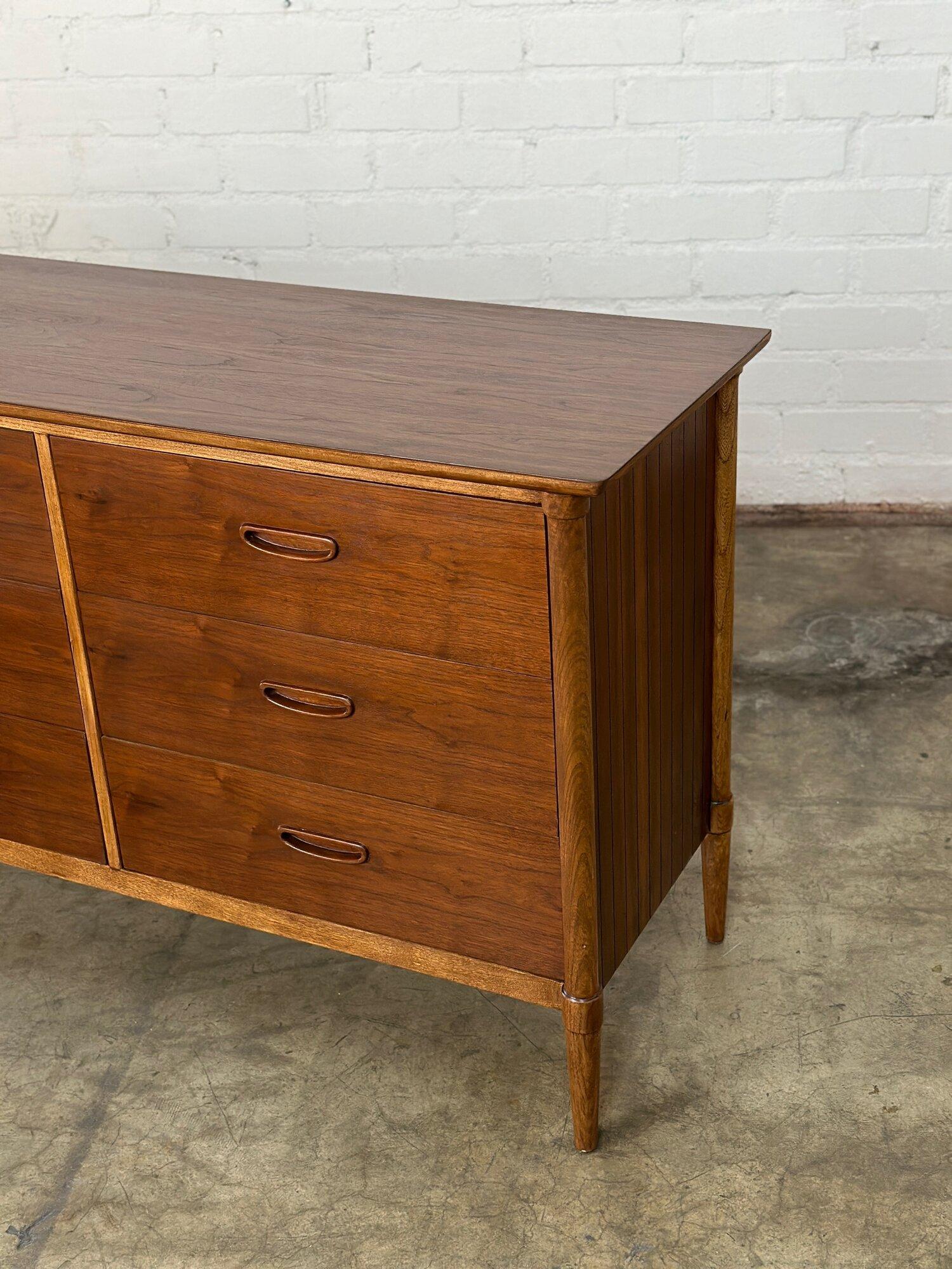 Two tone dresser by Lane For Sale 1