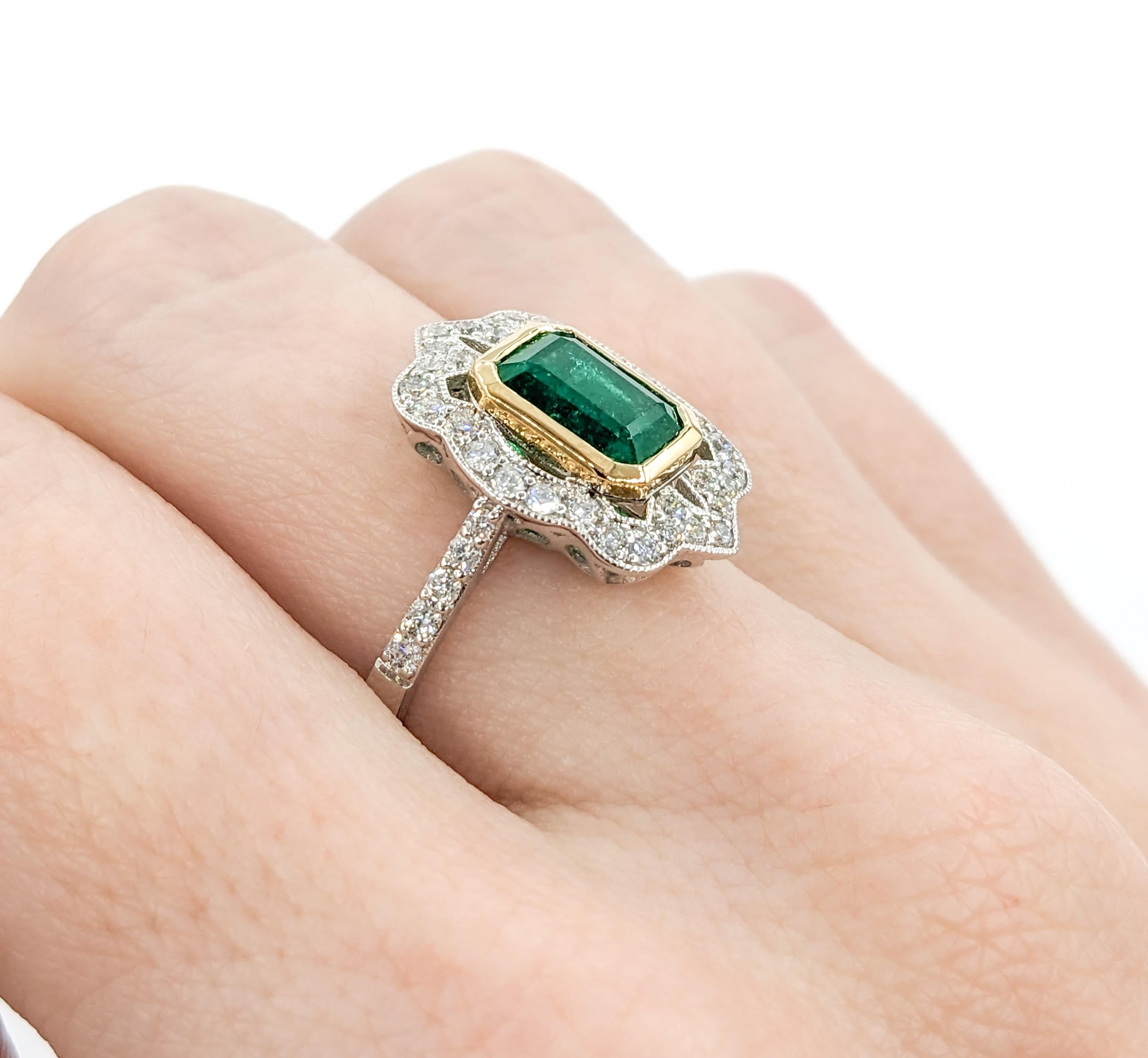 Two-Tone Emerald & Diamond Cocktail Ring In New Condition For Sale In Bloomington, MN