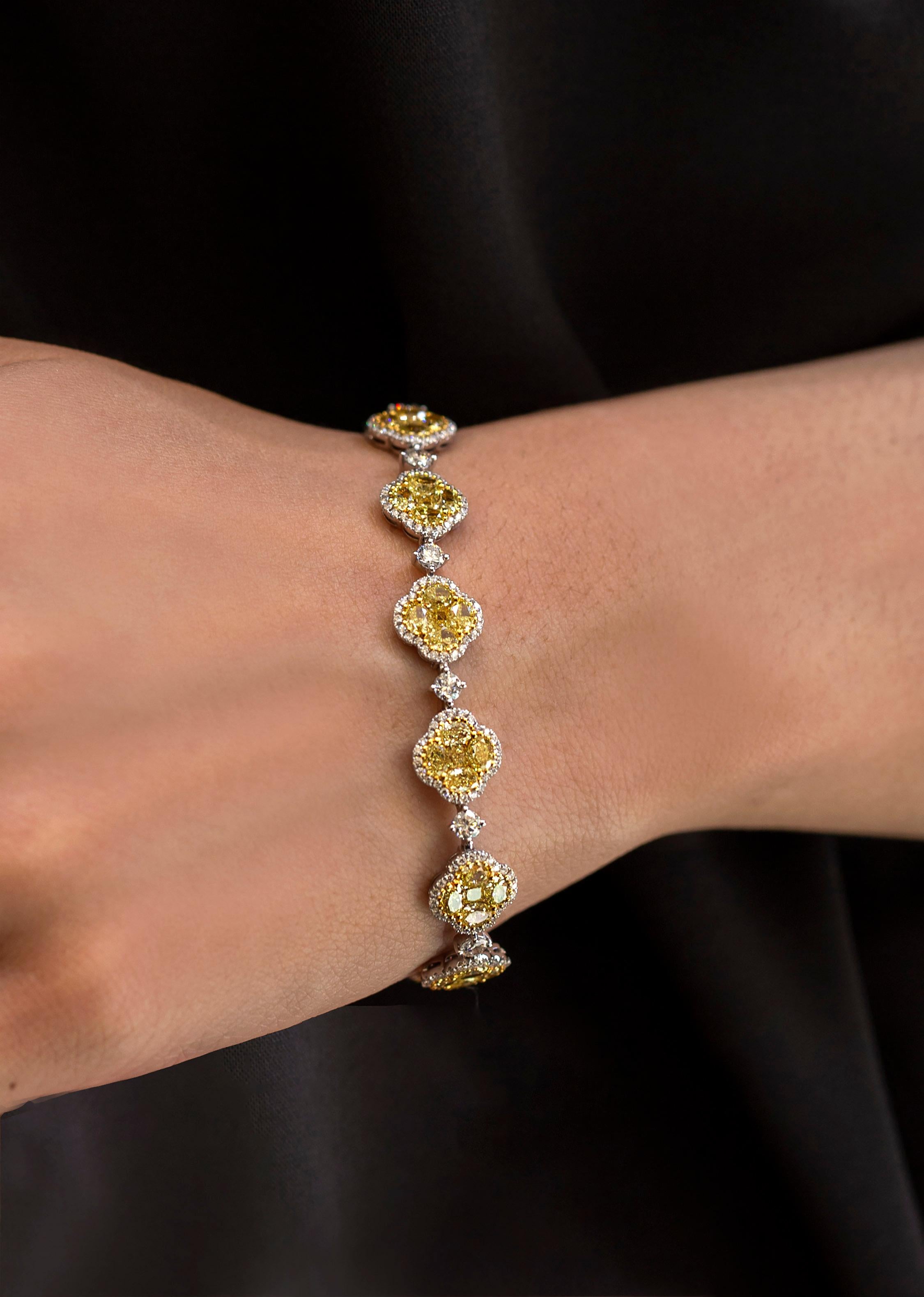 Contemporain Roman Malakov Bracelet halo de diamants jaunes de couleur fantaisie taille coussin de 9,29 carats en vente