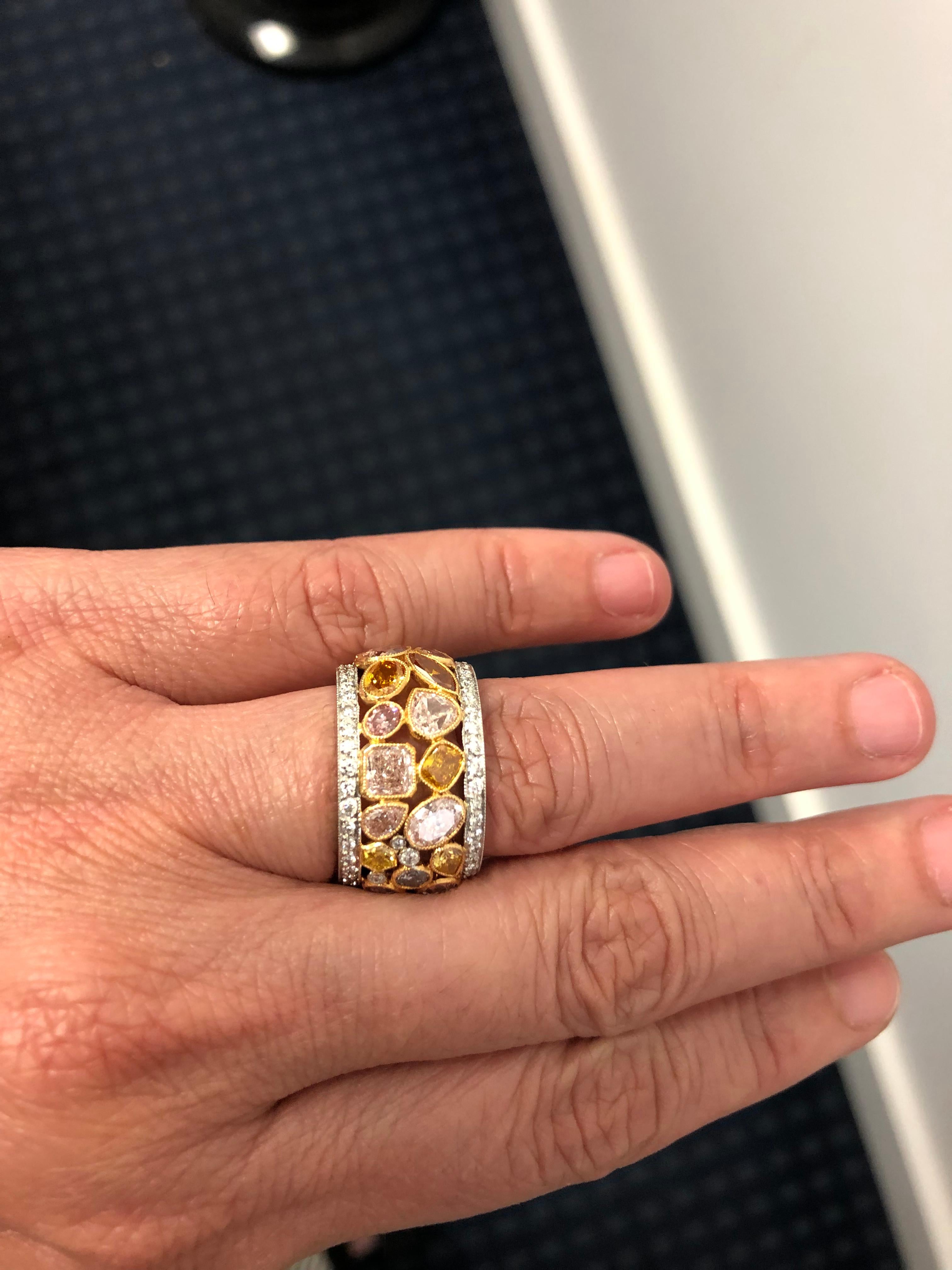 Modern white and fancy multi-colored diamond wedding band ring mounted in 18k and platinum, ring size 6.
Fancy diamond weighing approx. 7.75 cts.
white diamonds weighing approx.  0.84 cts.
ring size 6
Condition: Good - Previously owned and gently