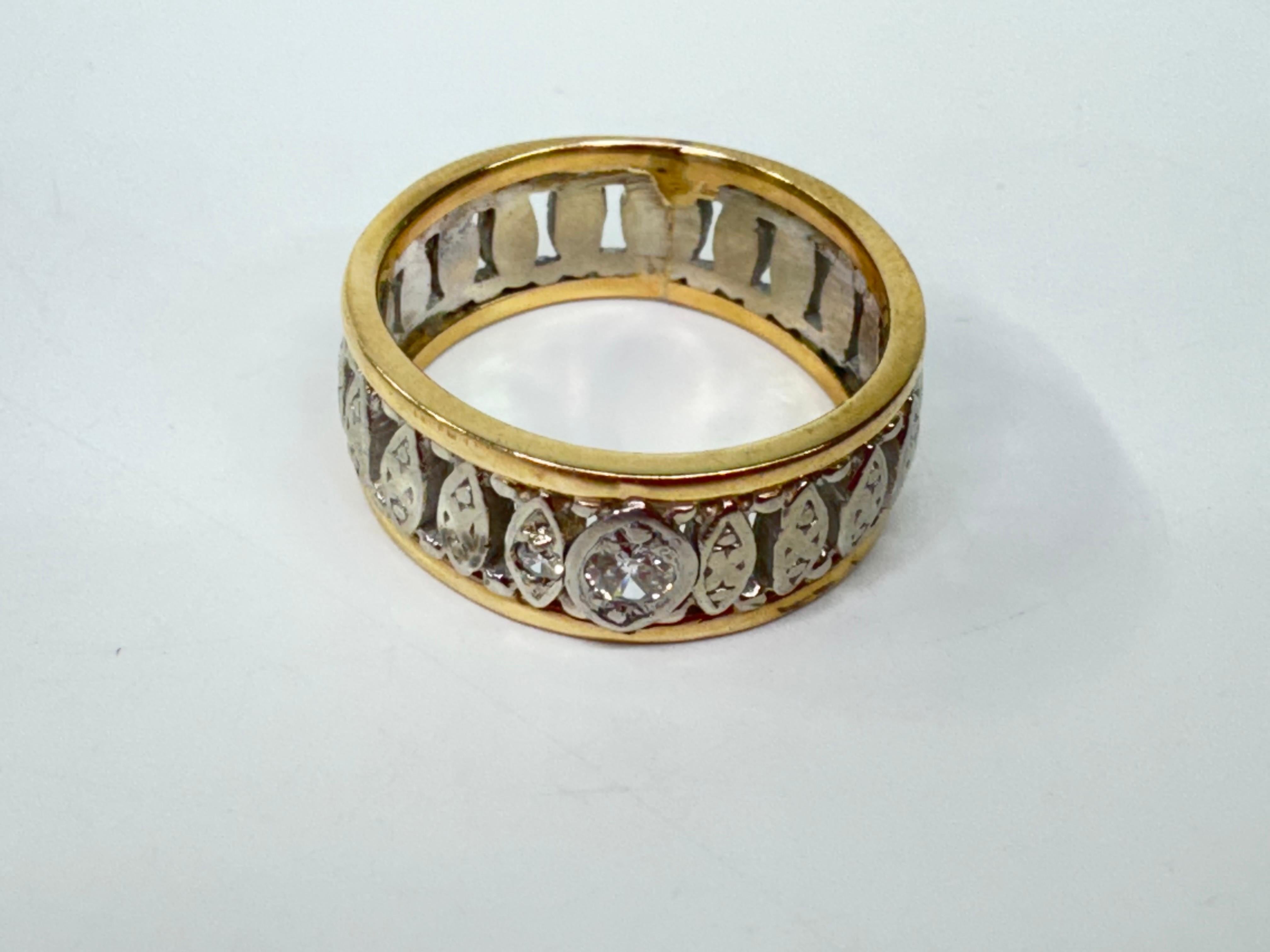 Femenino o masculino Alianza de boda de diamantes fantasía en dos tonos en venta