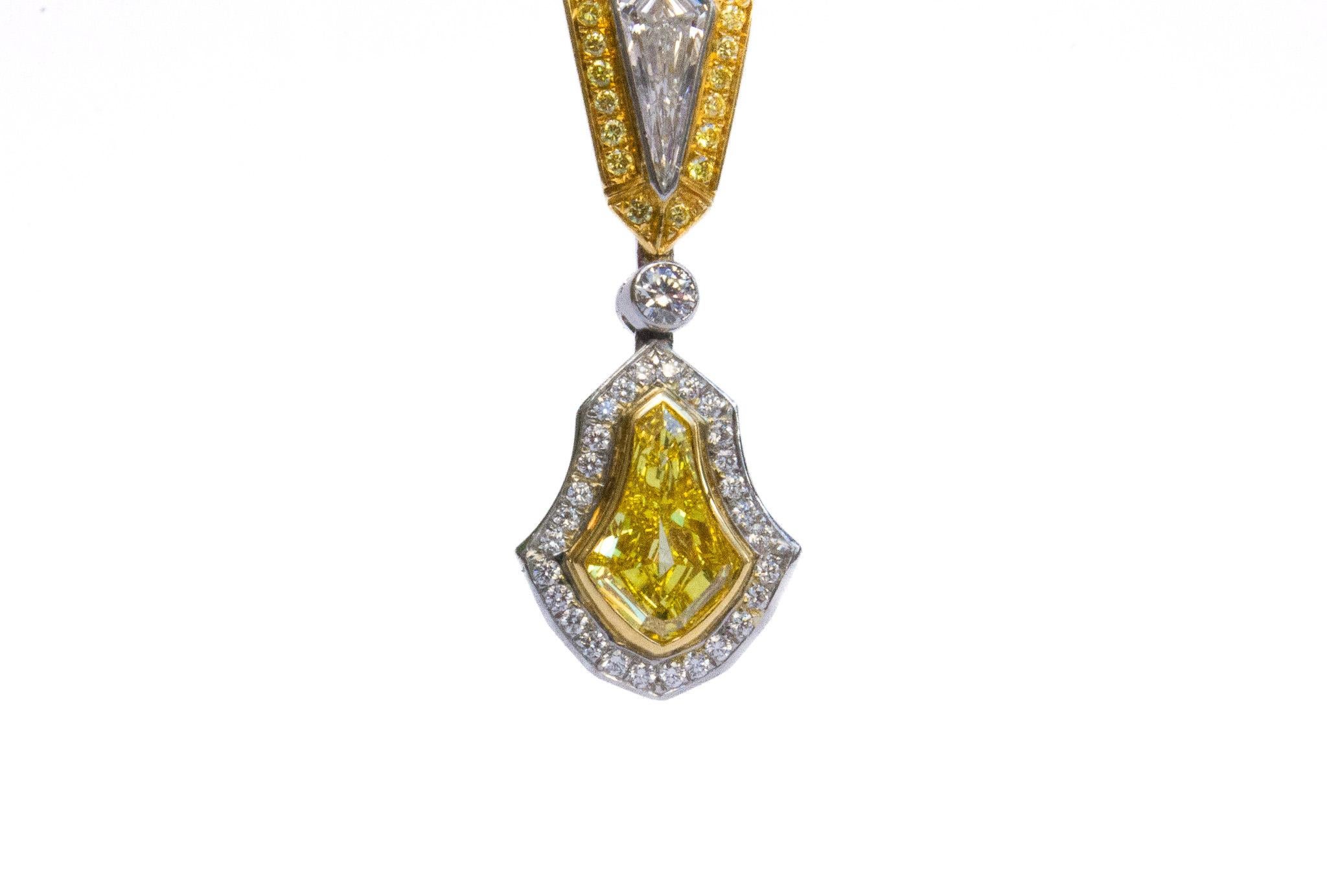 Collier à pendentif diamant bicolore jaune fantaisie et blanc en vente 1