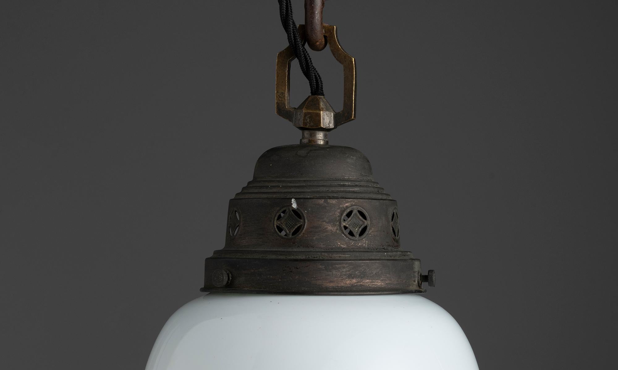Néerlandais Pendentif en verre bicolore, Pays-Bas vers 1920 en vente
