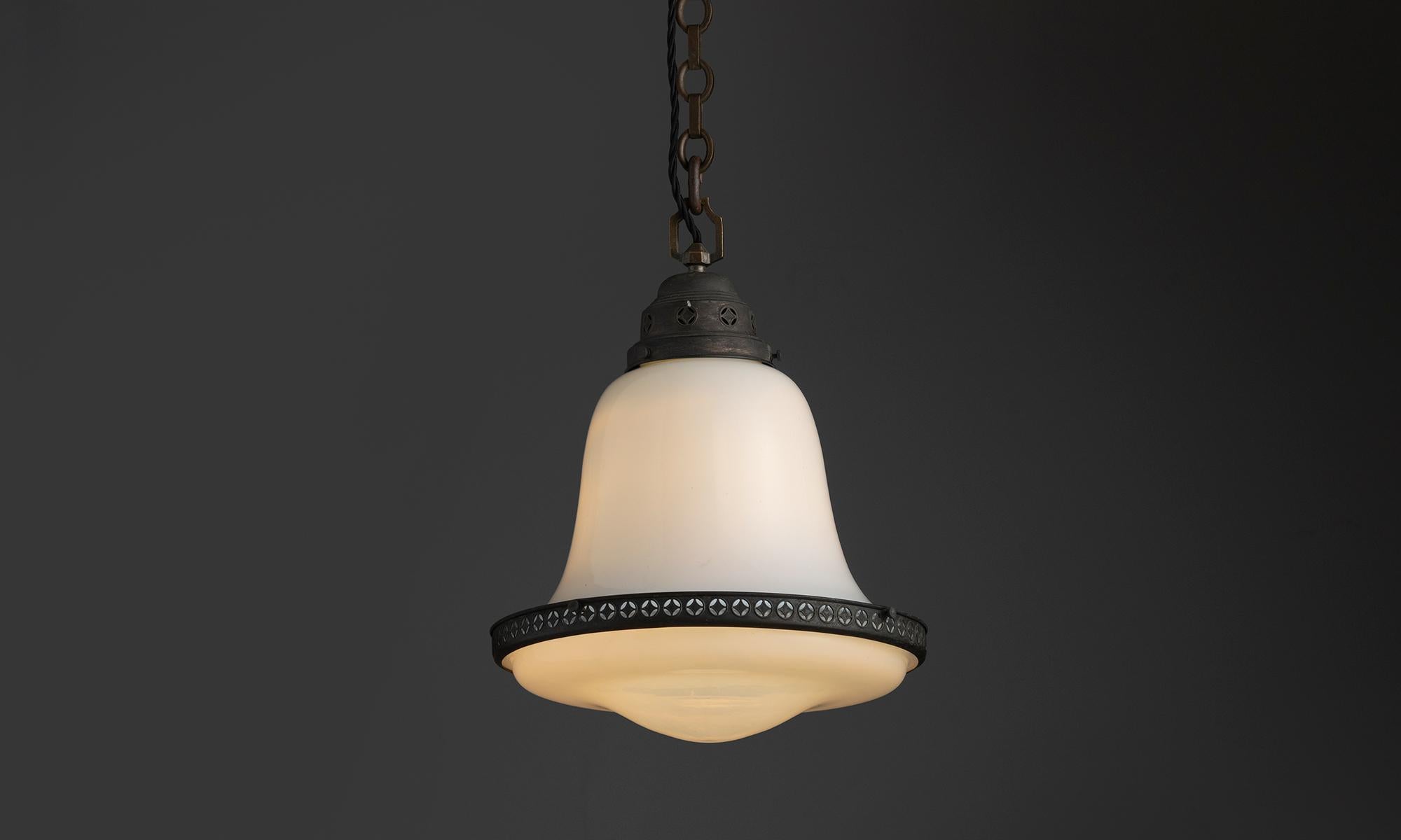 Début du 20ème siècle Pendentif en verre bicolore, Pays-Bas vers 1920 en vente