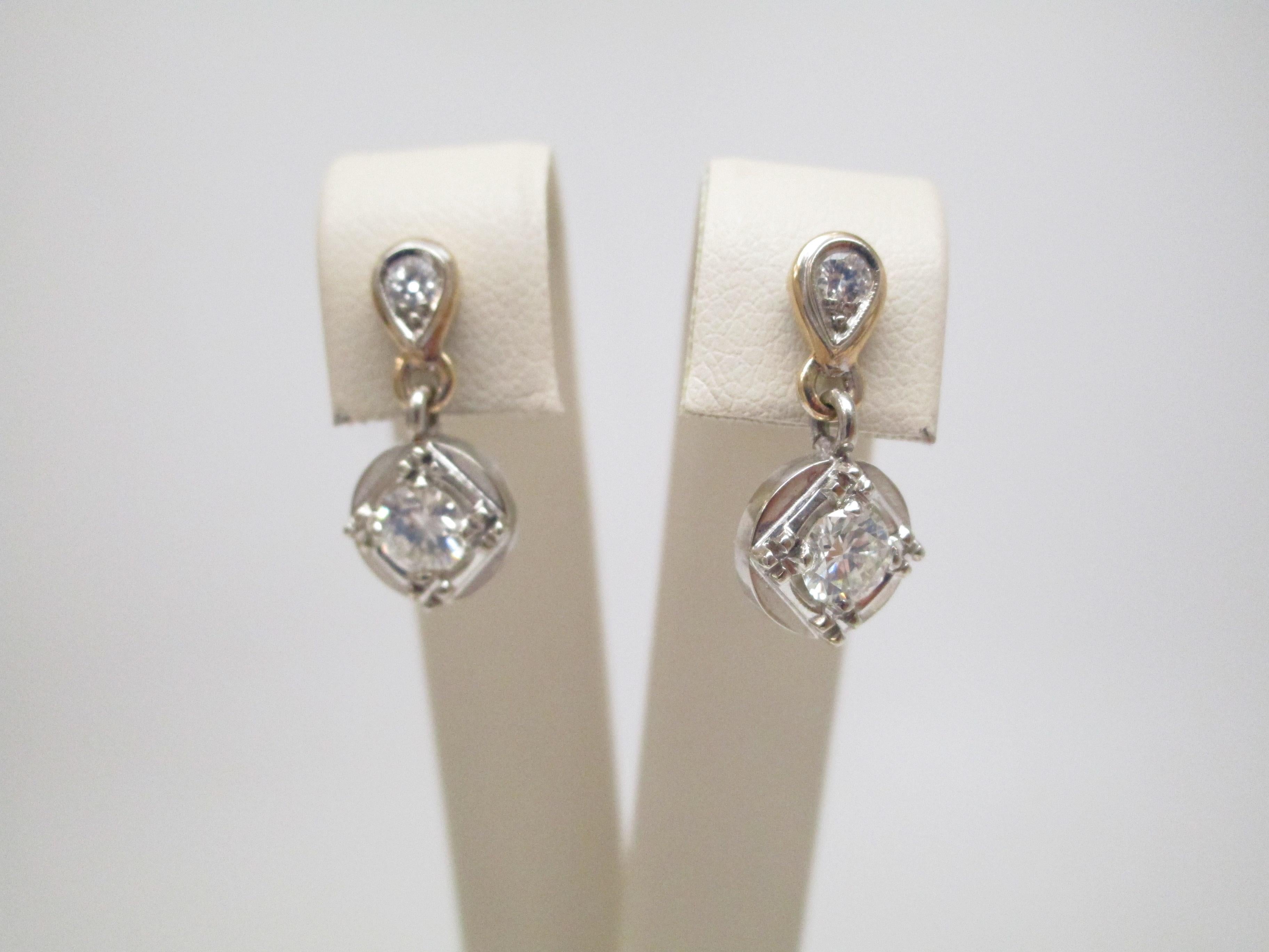 Two-Tone Gold 1950s Retro Diamond Dangle Earrings In Excellent Condition For Sale In Lexington, KY
