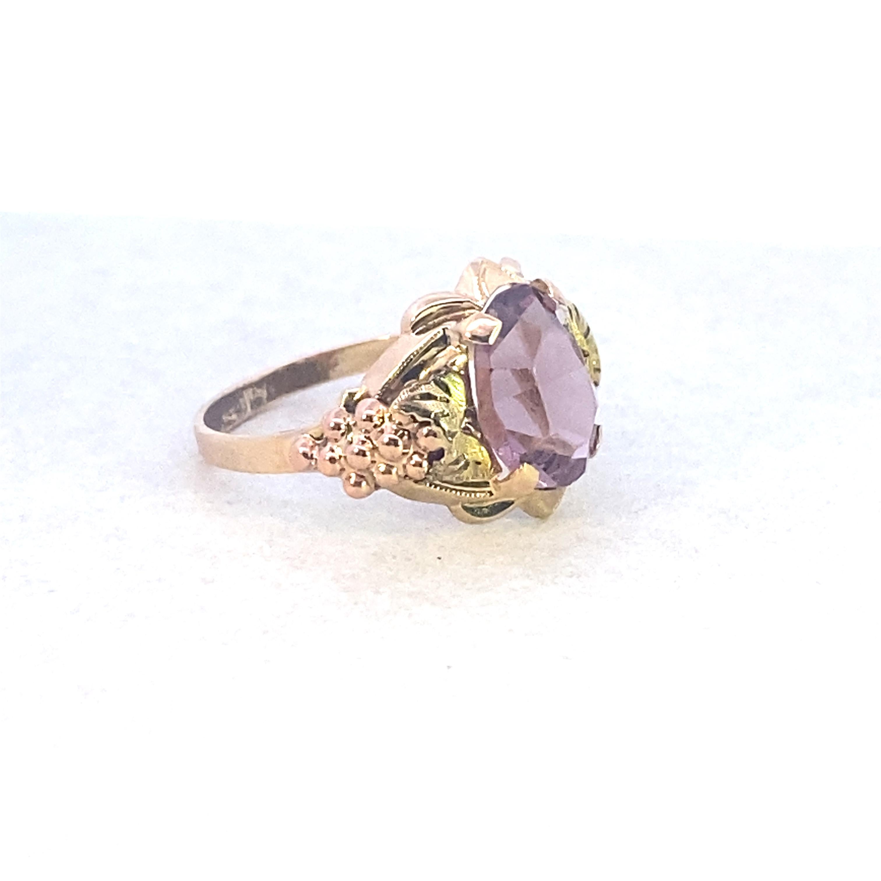 Amethyst-Ring aus Gold mit zweifarbigem im Zustand „Gut“ im Angebot in DALLAS, TX