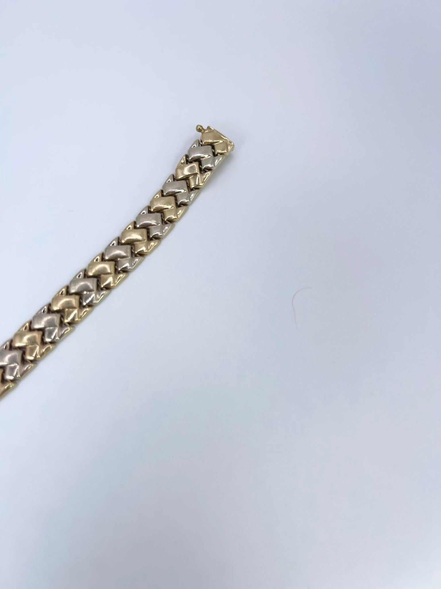 Bracelet moderne en or bicolore 14 carats avec motifs géométriques Excellent état - En vente à Jupiter, FL