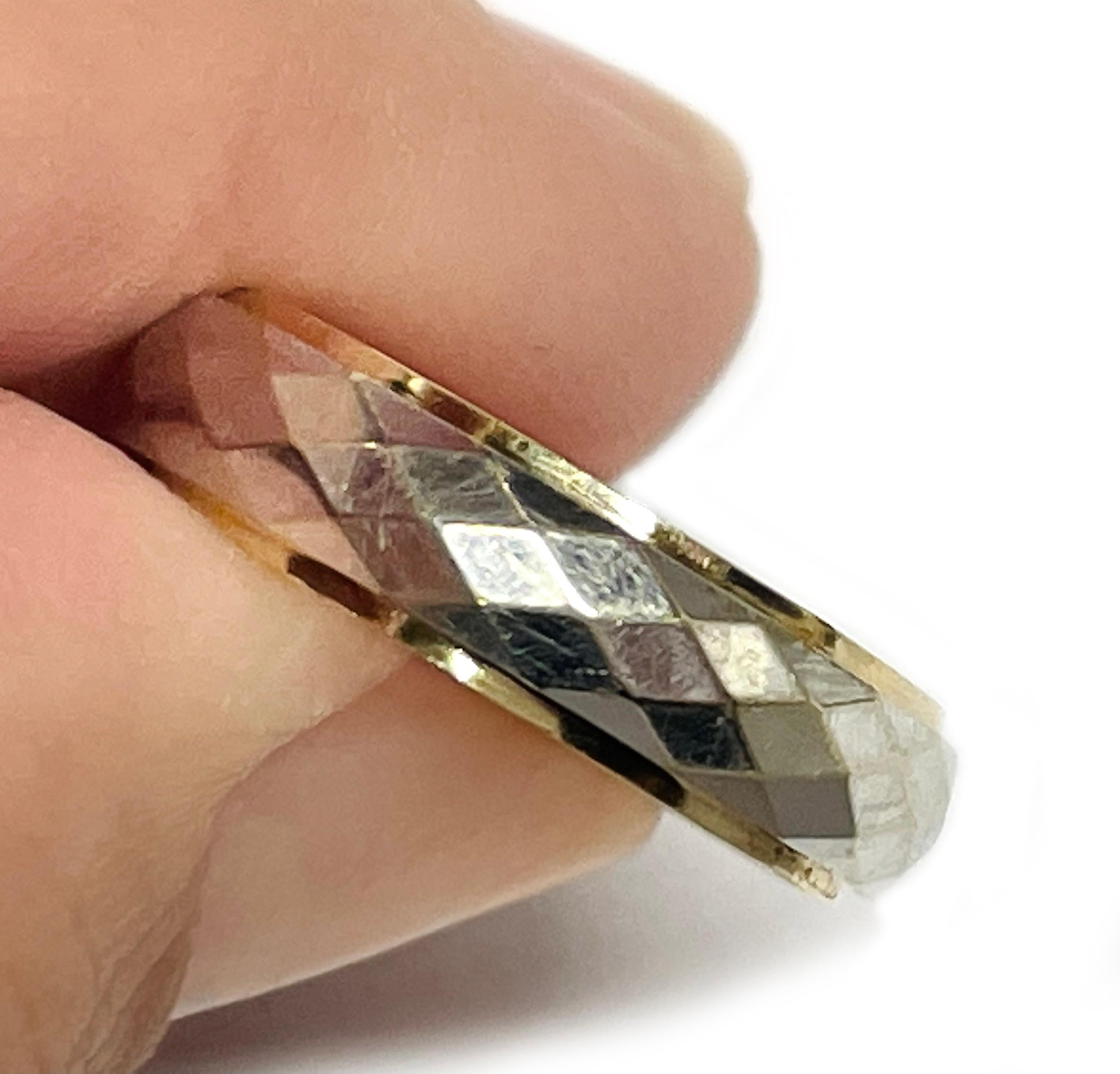 Two-Tone Gold Diamond Cut Band In Good Condition For Sale In Palm Desert, CA
