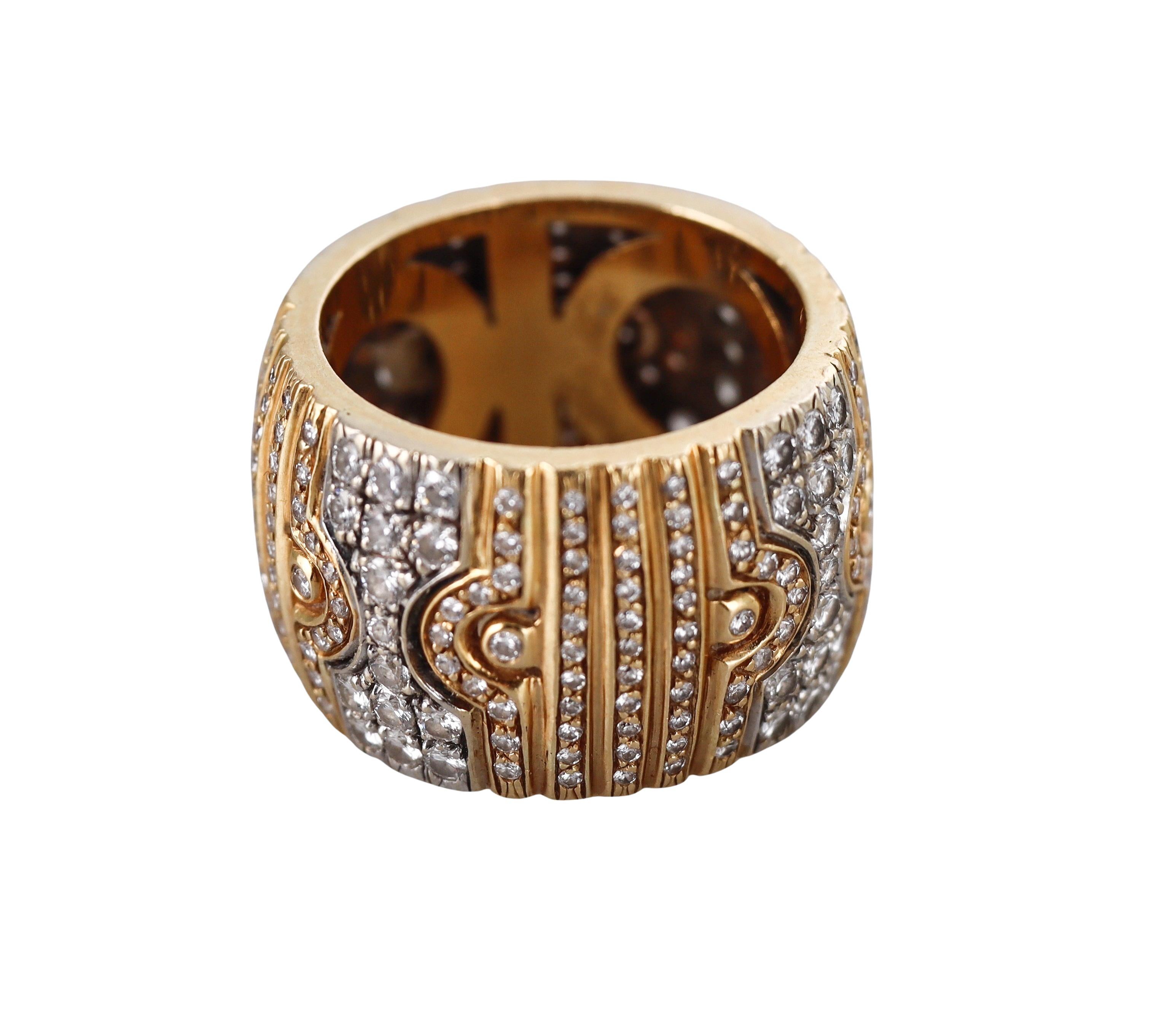 Two Tone Gold Diamond Wide Band Ring In Excellent Condition For Sale In New York, NY
