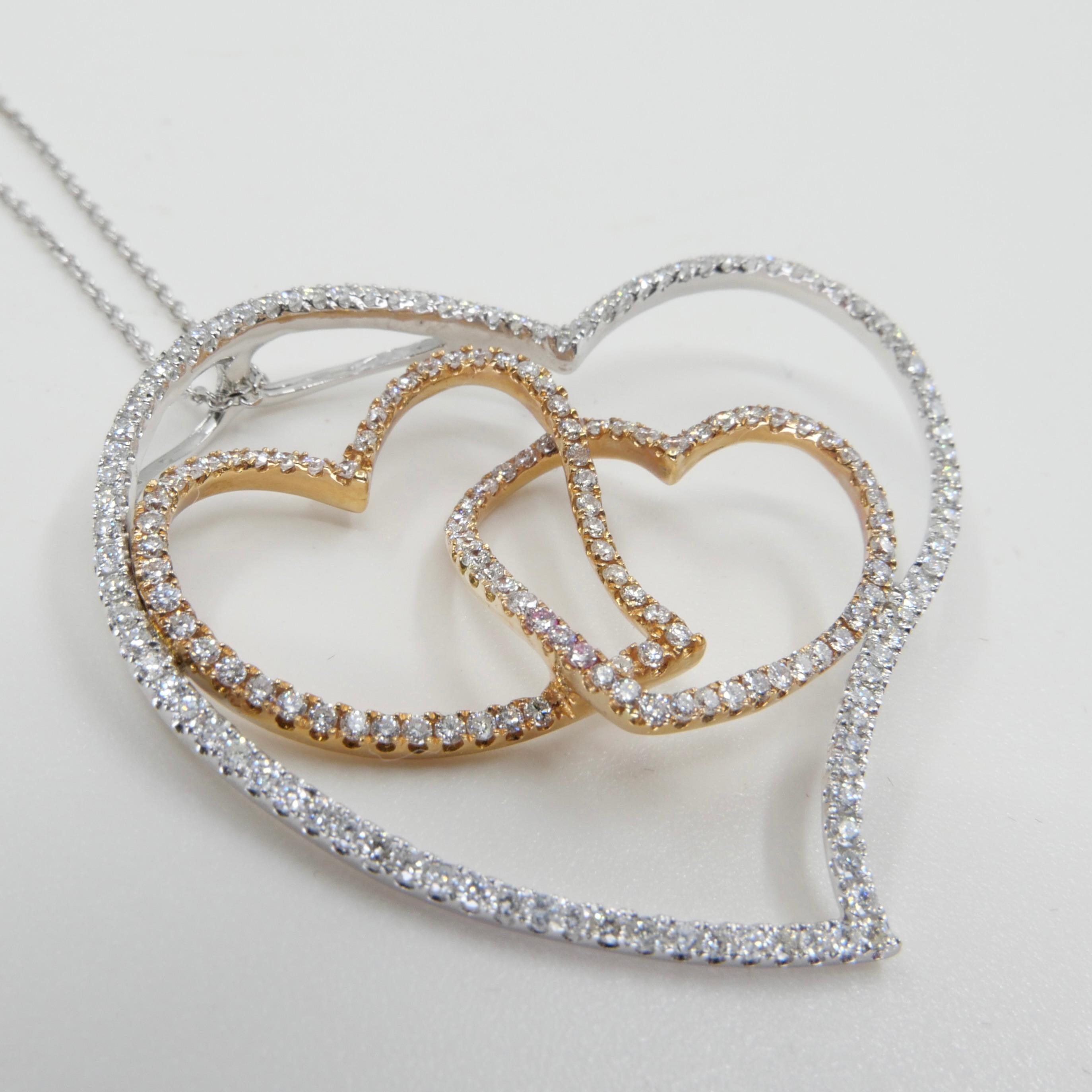 Ciondolo in oro bicolore con cuori fluttuanti e diamanti, eccellente profondità di campo in vendita 9